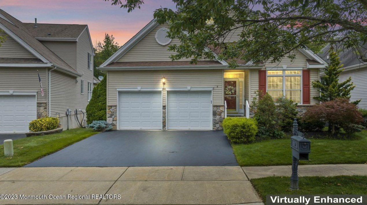 8 Wellington St, Holmdel Village, NJ 07733