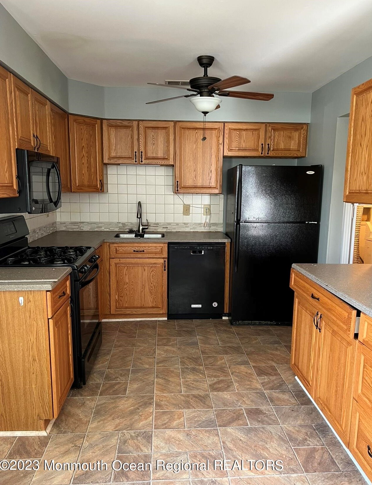 4 Cooper Ct, East Freehold, NJ 07728
