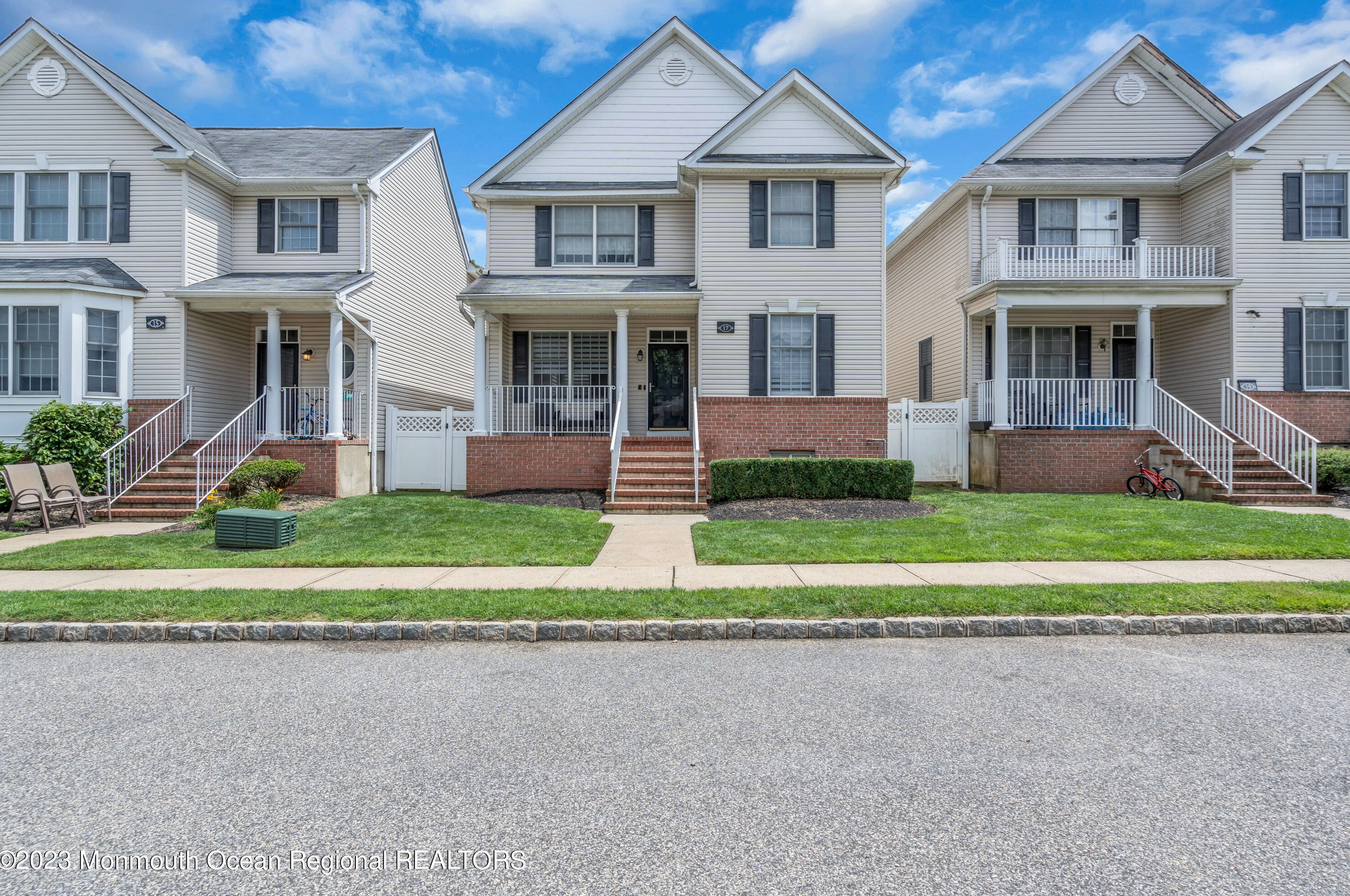 17 Ponderosa Dr, Lakewood, NJ 08701