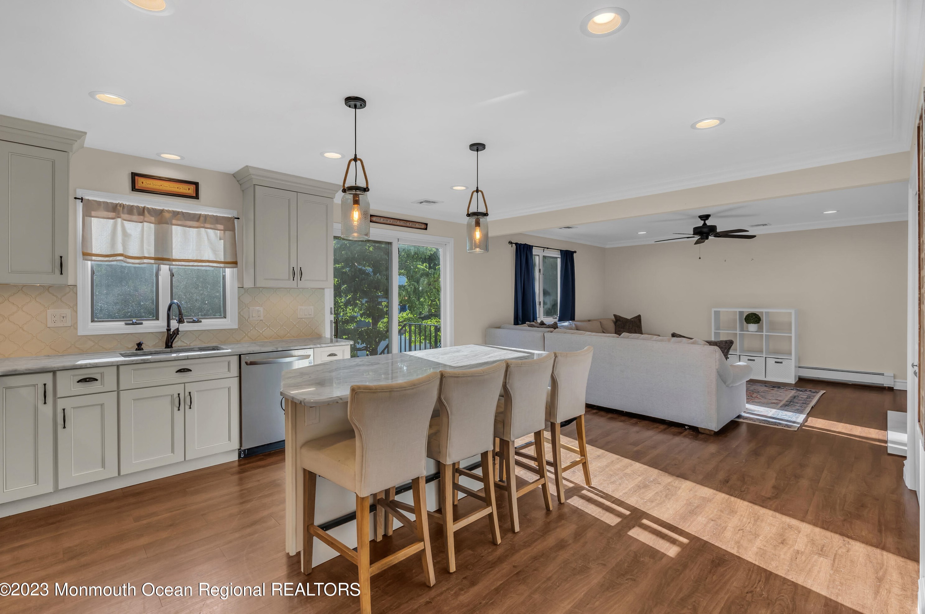 1 Marie Elaine Ct, Oakhurst NJ 07755-1483 exterior