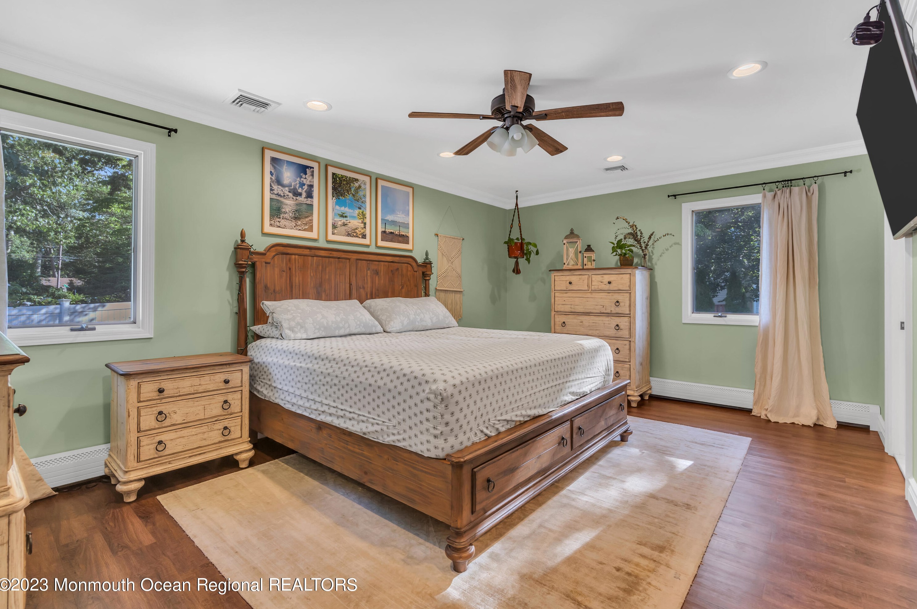 1 Marie Elaine Ct, Oakhurst NJ 07755-1483 exterior