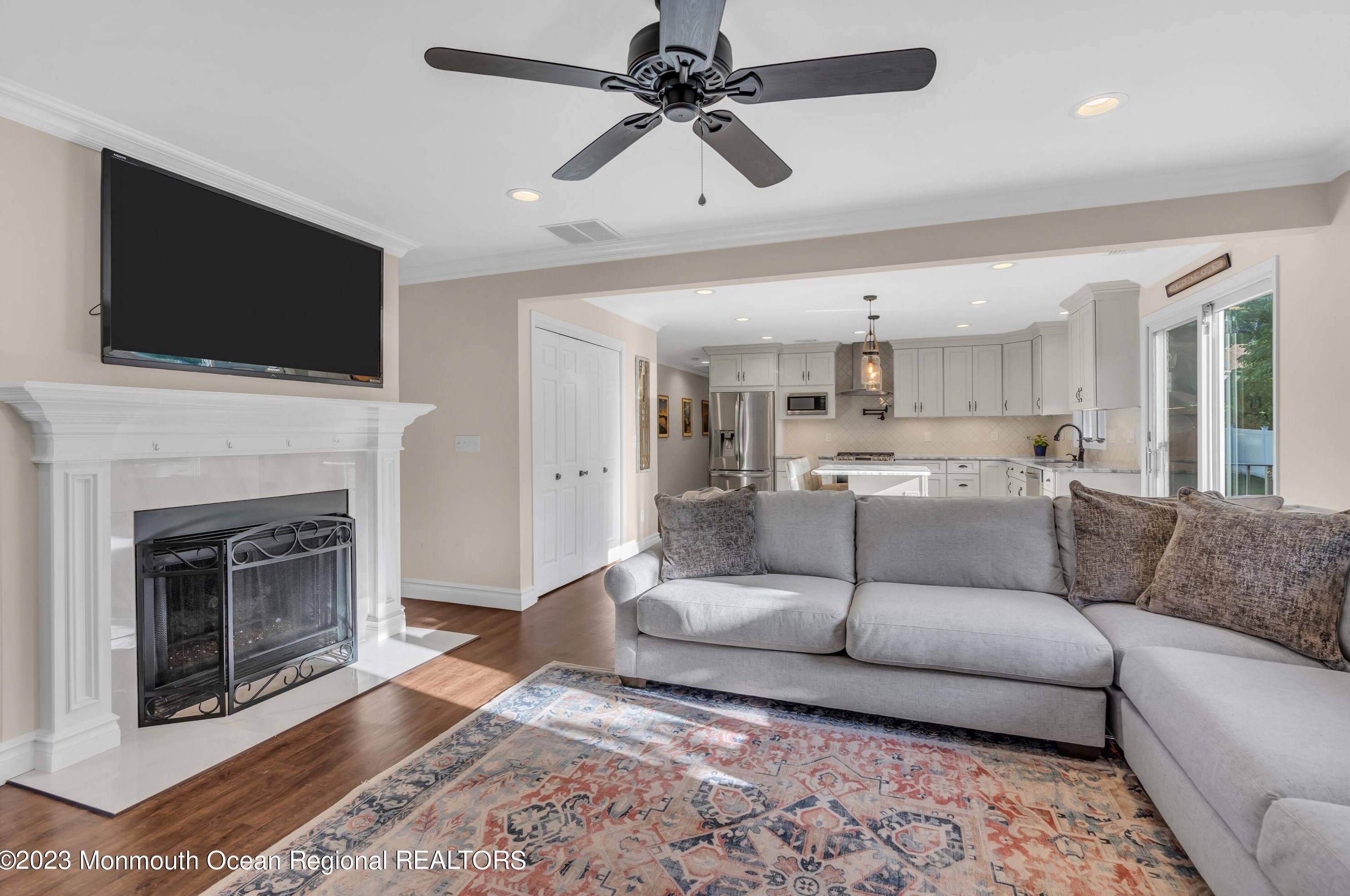 1 Marie Elaine Ct, Oakhurst NJ 07755-1483 exterior