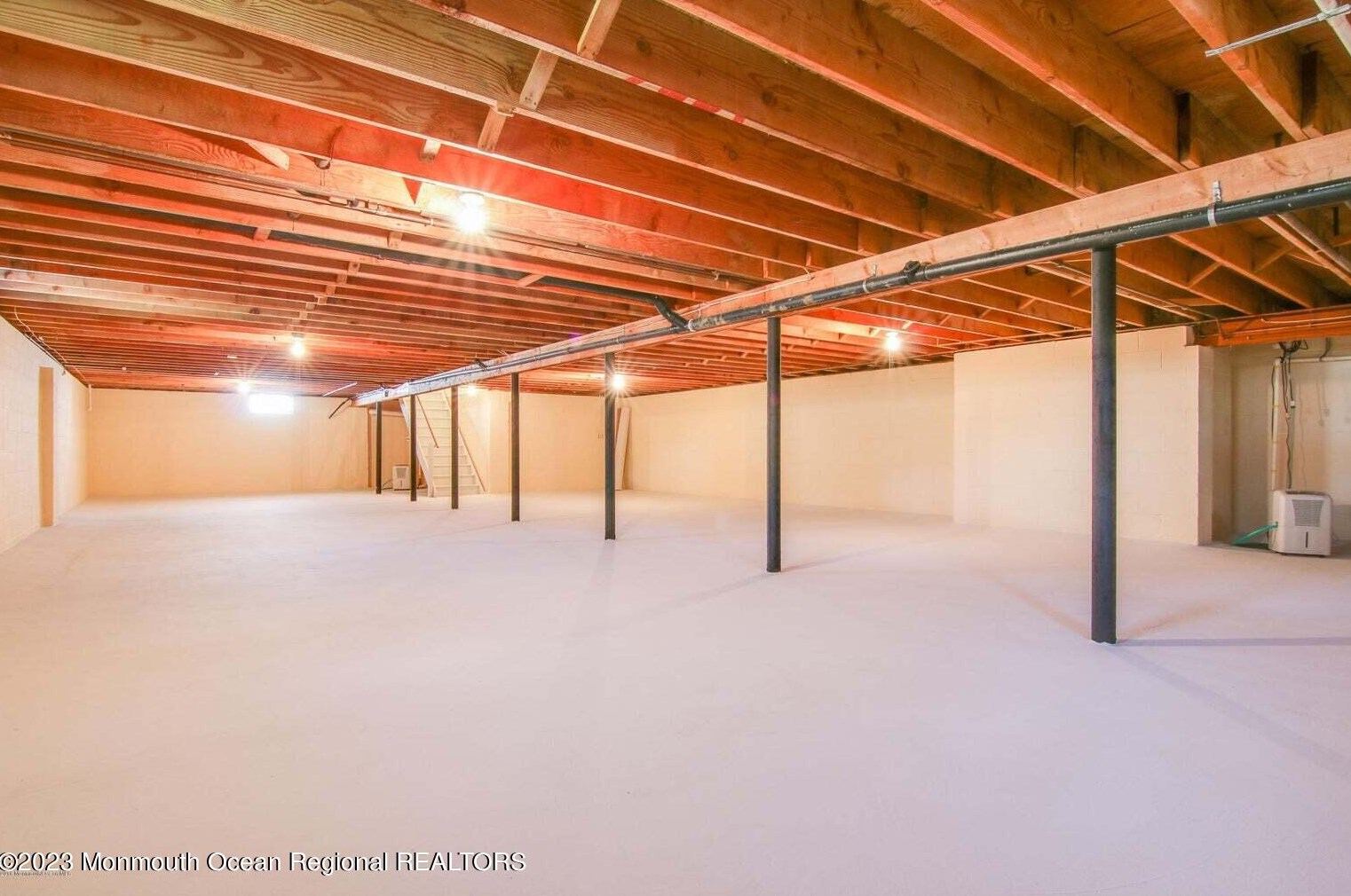 1 Marie Elaine Ct, Oakhurst NJ 07755-1483 exterior