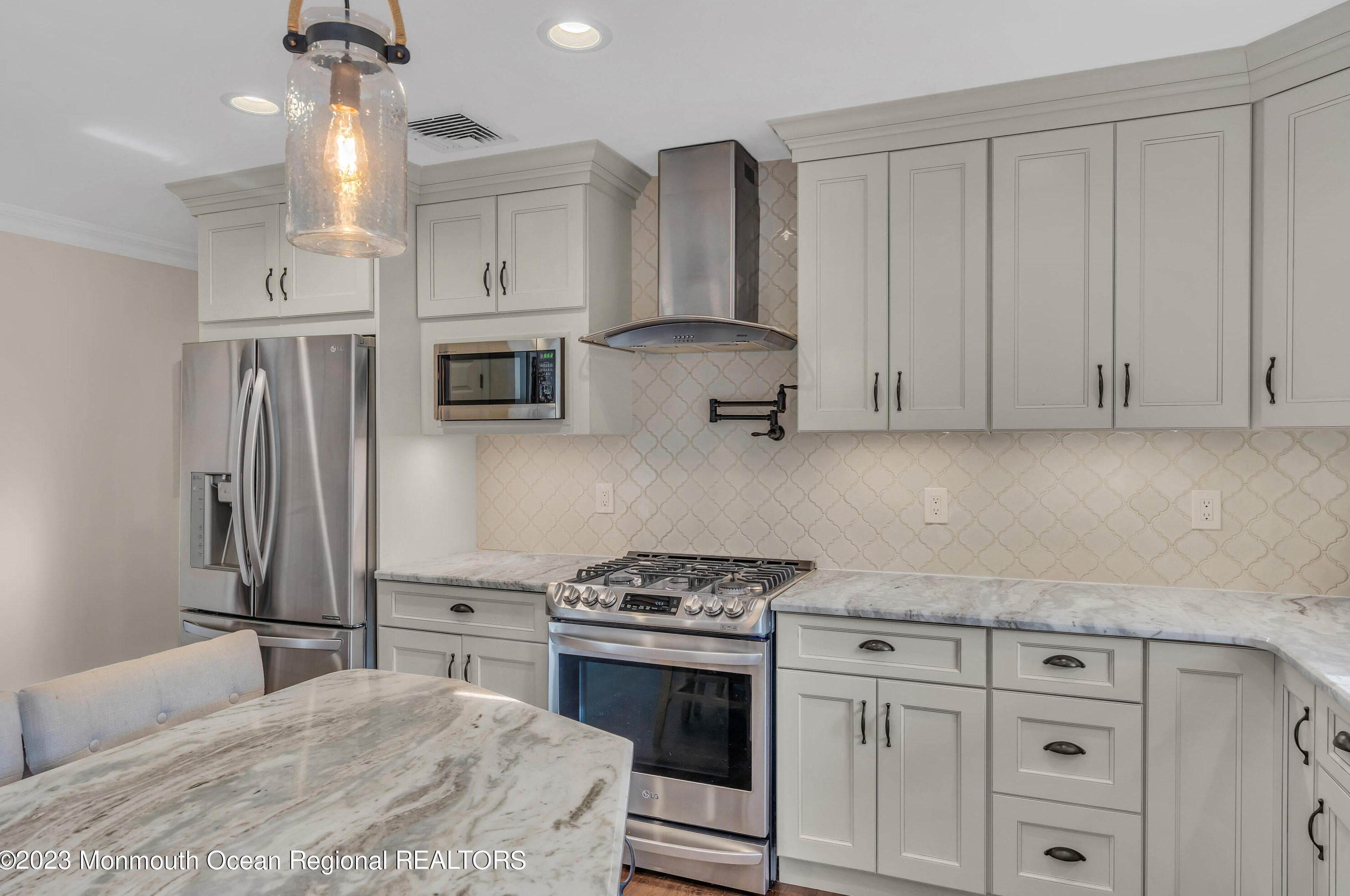 1 Marie Elaine Ct, Oakhurst NJ 07755-1483 exterior