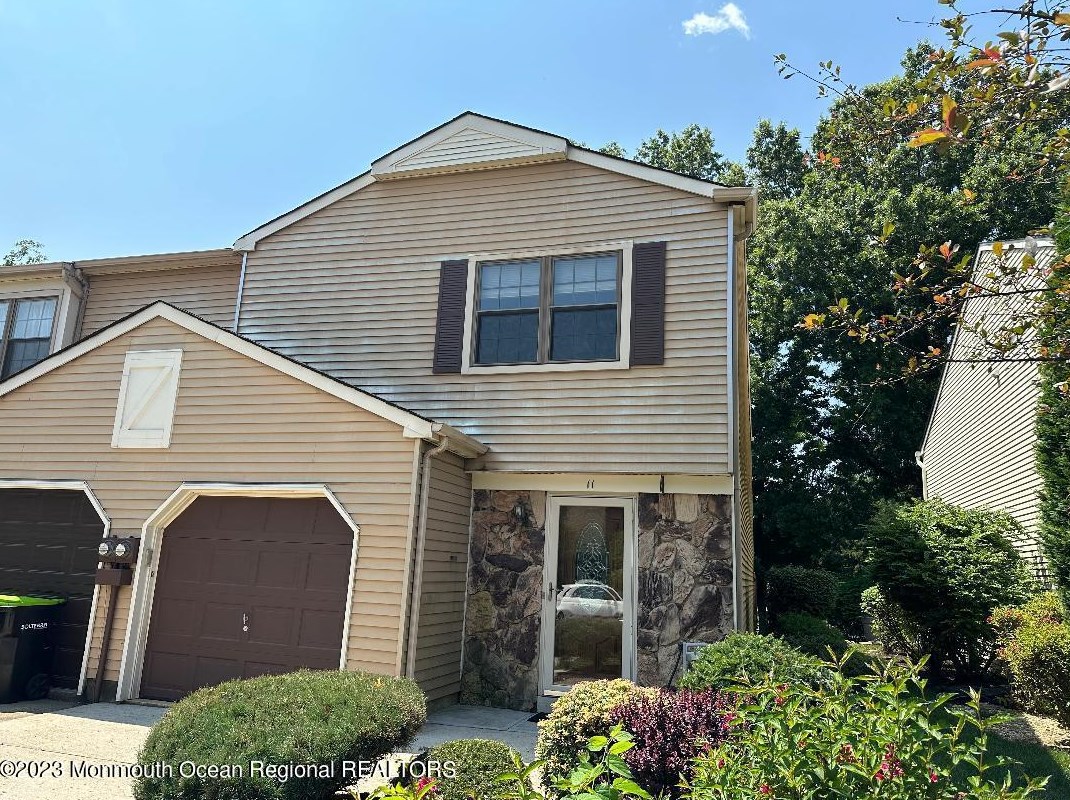 11 Knoll Ct, Matawan, NJ 07747-9513