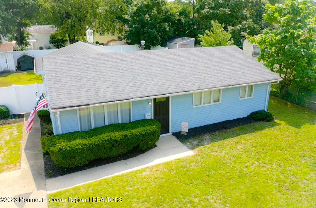 406 Applegate Ave, Toms River, NJ 08757-5212