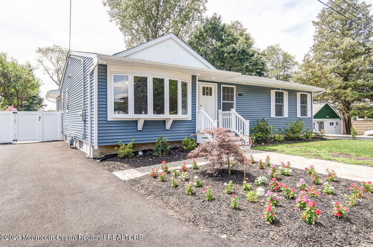 27 6th Bayway, Toms River, NJ 08753-6910