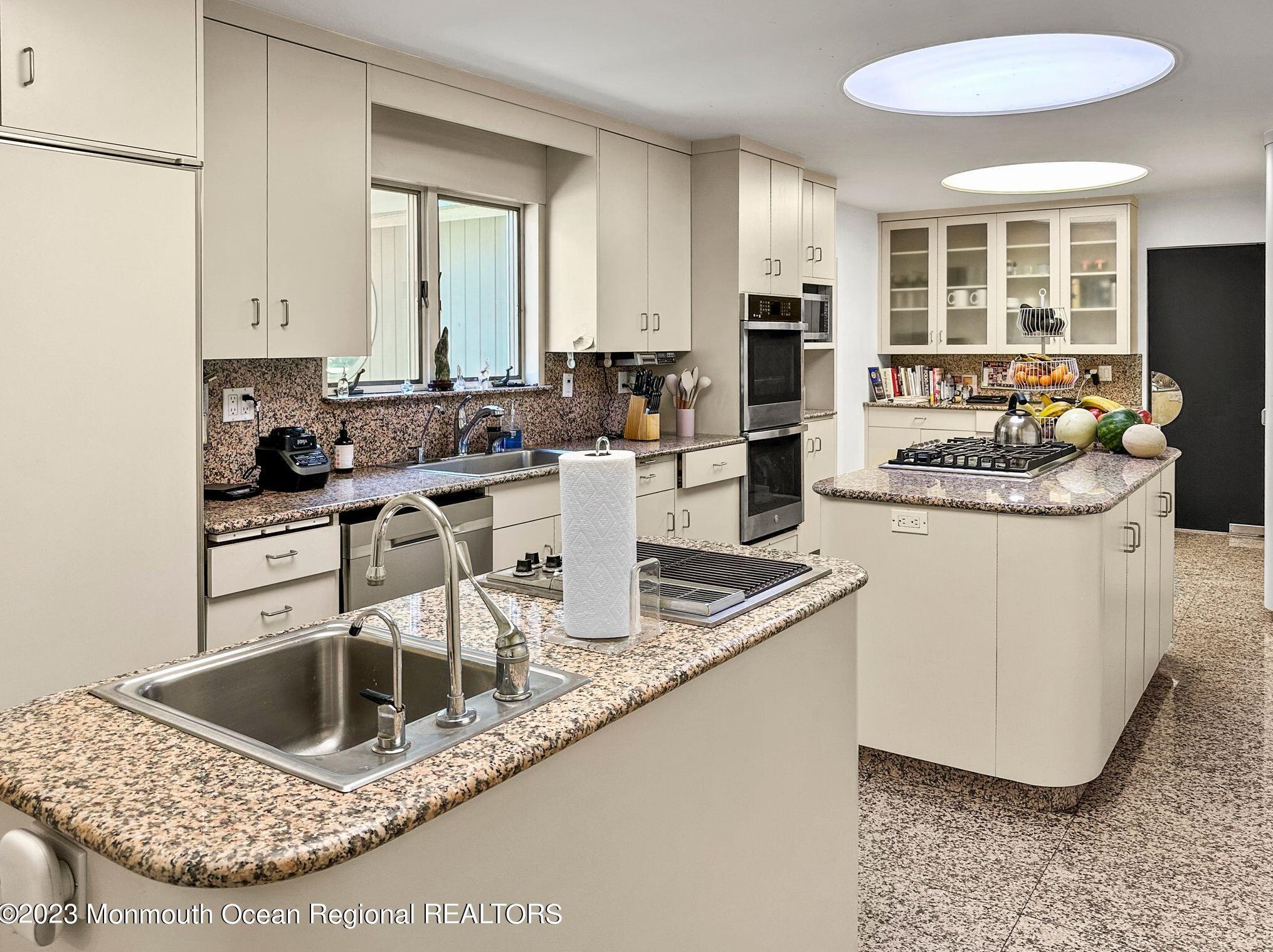 208 Maplewood Ave, Oakhurst NJ 07755-1618 exterior