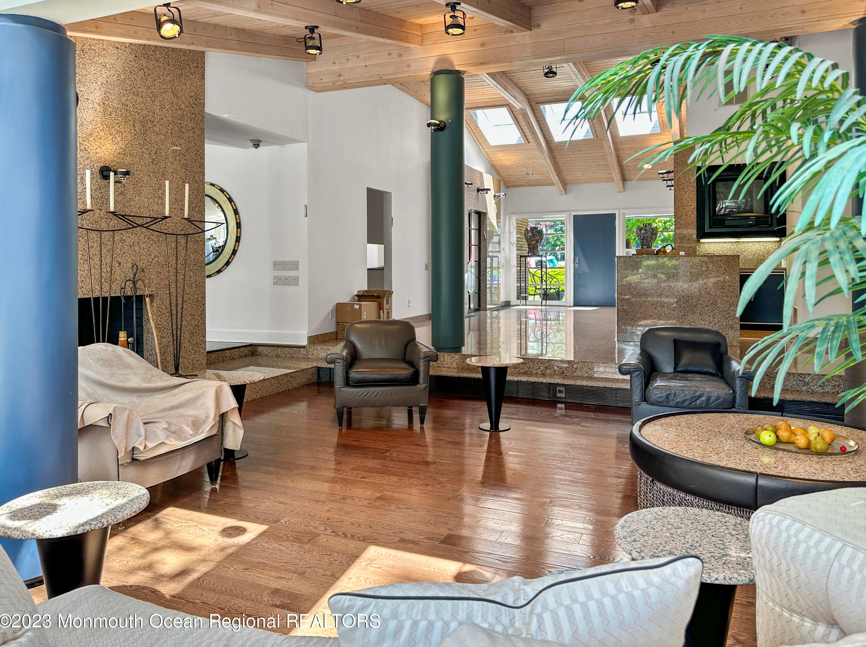 208 Maplewood Ave, Oakhurst NJ 07755-1618 exterior