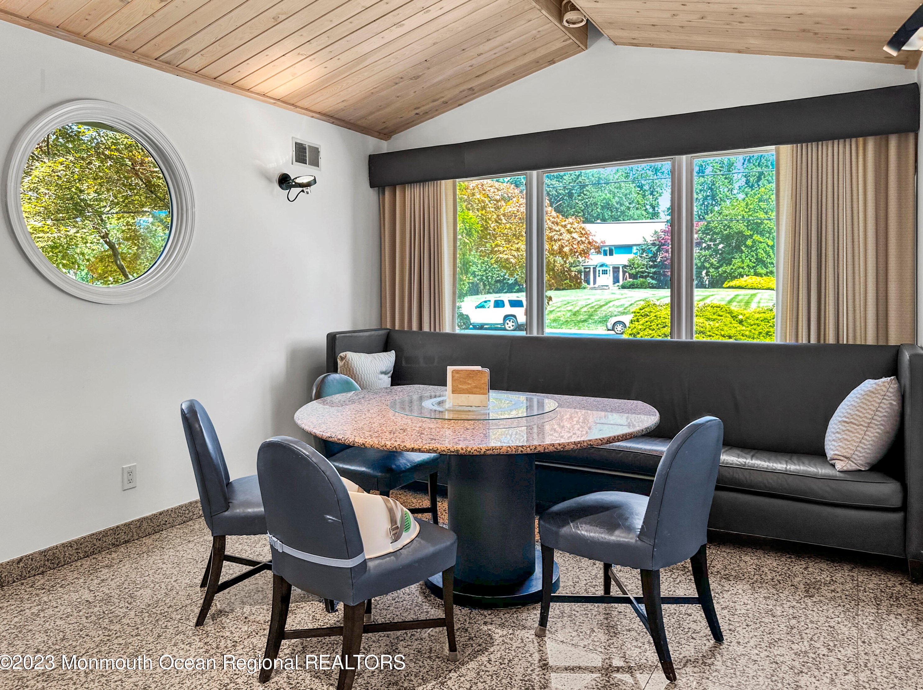 208 Maplewood Ave, Oakhurst NJ 07755-1618 exterior