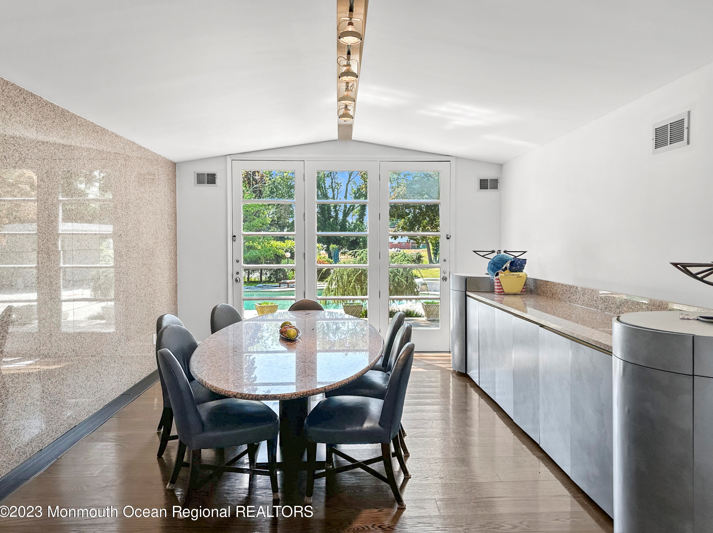 208 Maplewood Ave, Oakhurst NJ 07755-1618 exterior