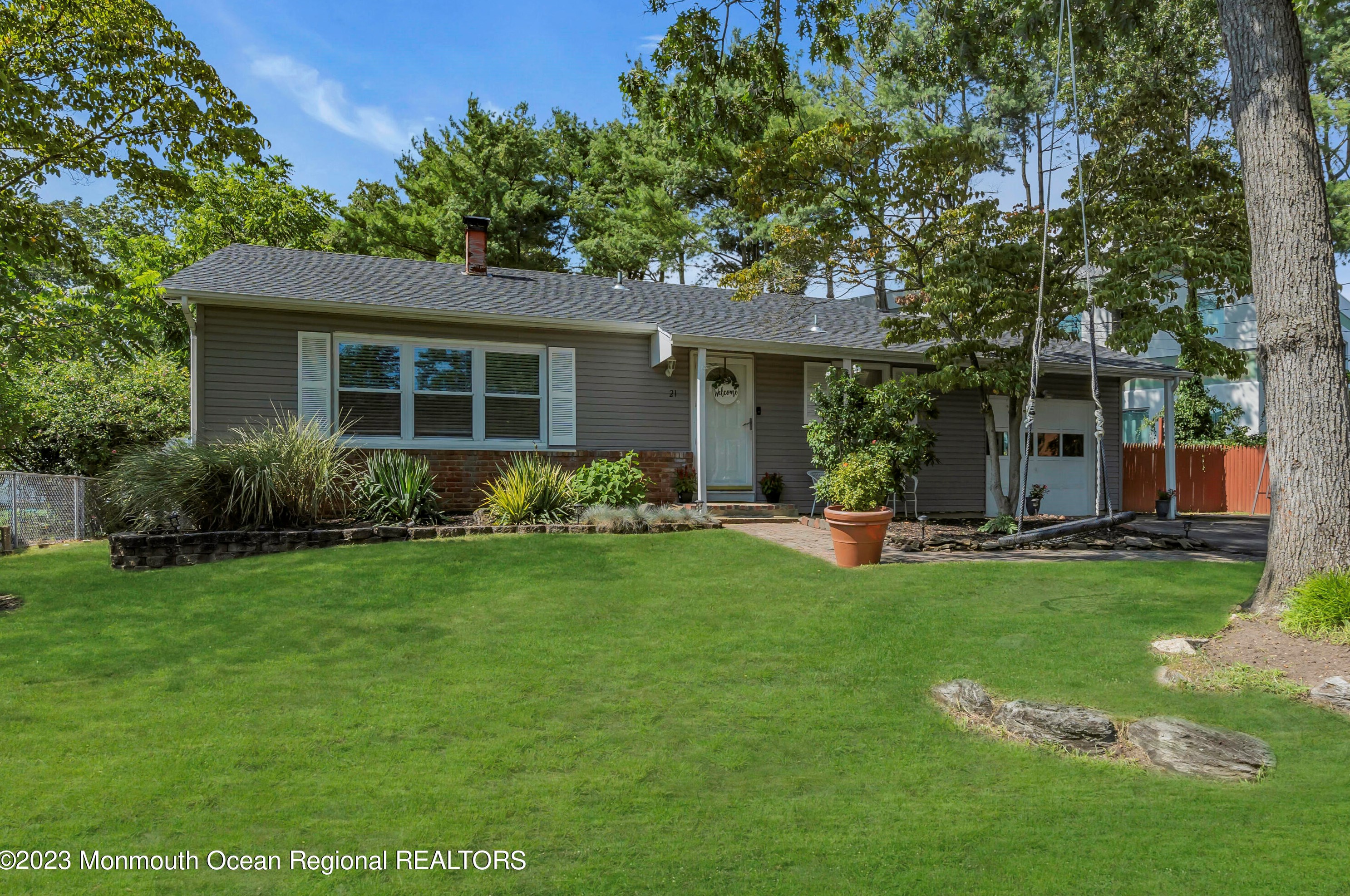 21 Cory Dr, Toms River, NJ 08755-6303