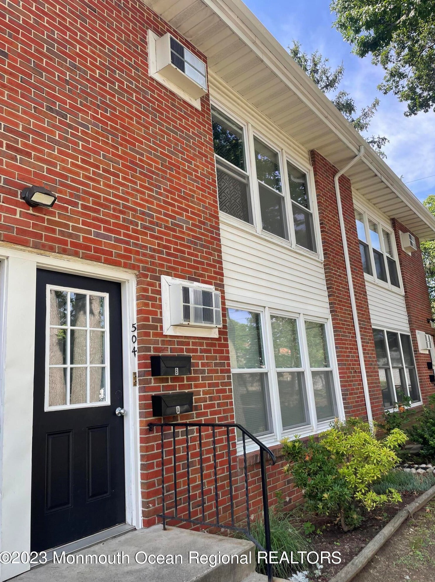 504 Garfield Ave, Belford, NJ 07718-1220