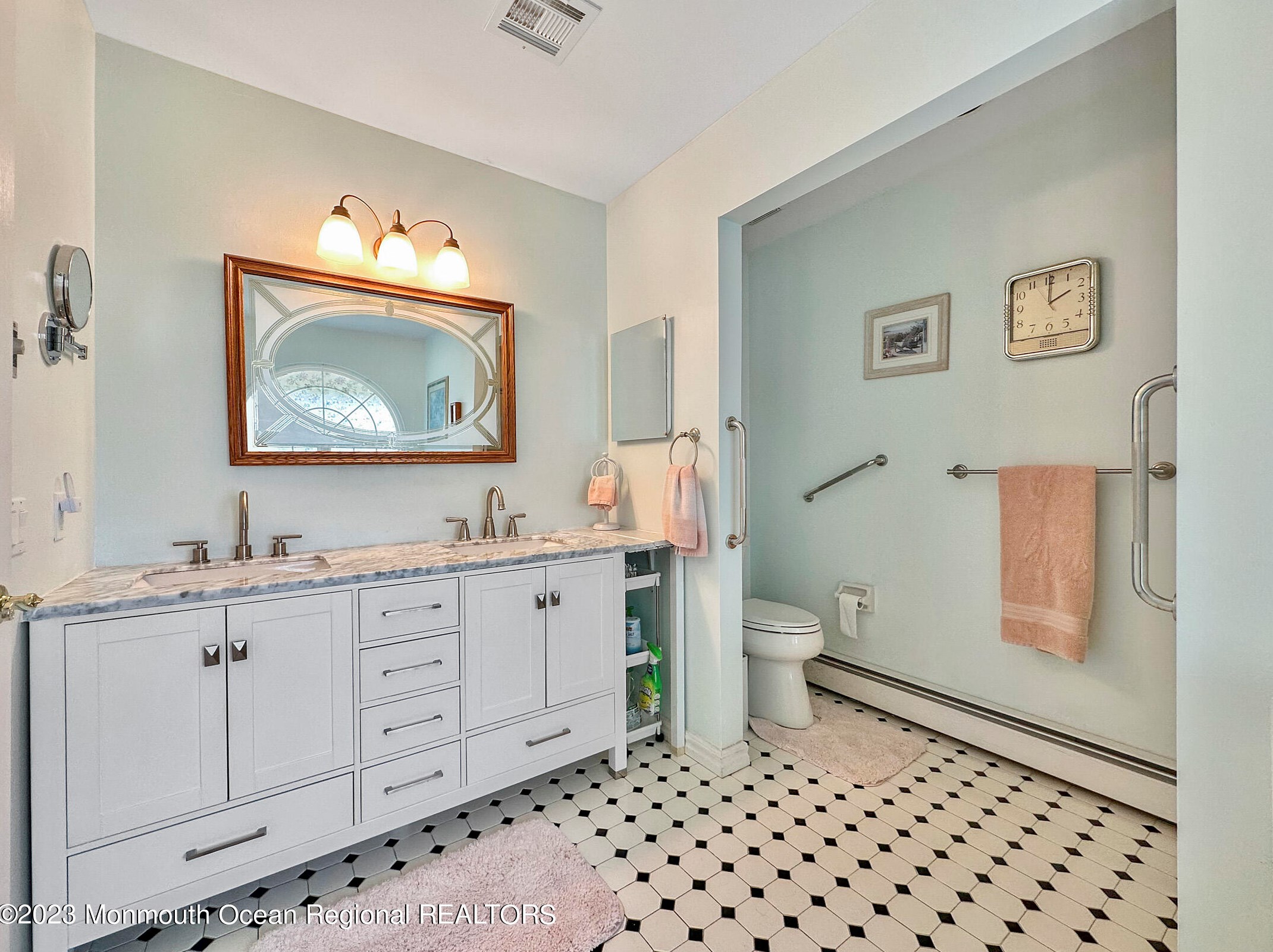 3 Sandhurst Ct, Toms River NJ  08757-6564 exterior