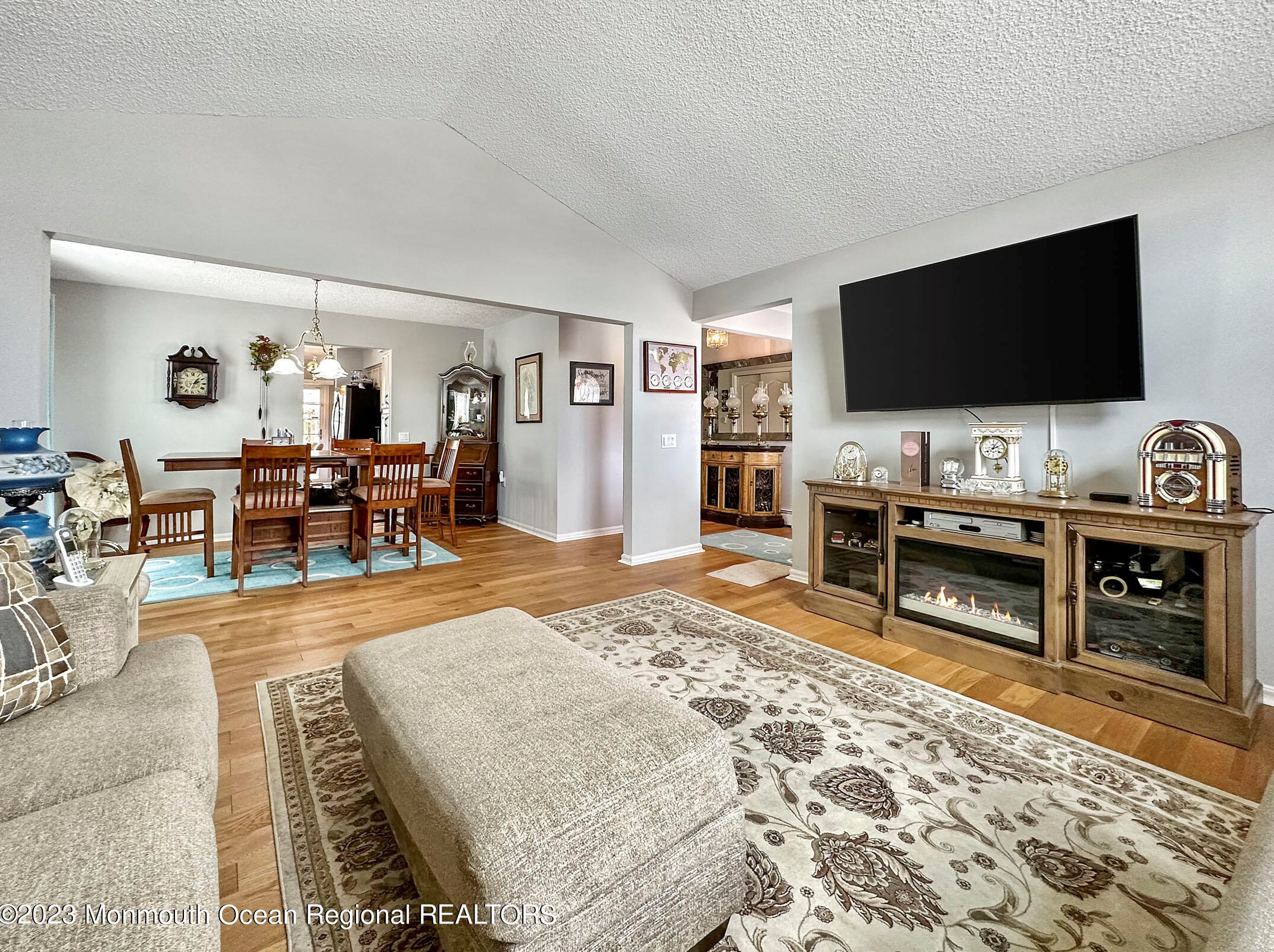 3 Sandhurst Ct, Toms River NJ  08757-6564 exterior