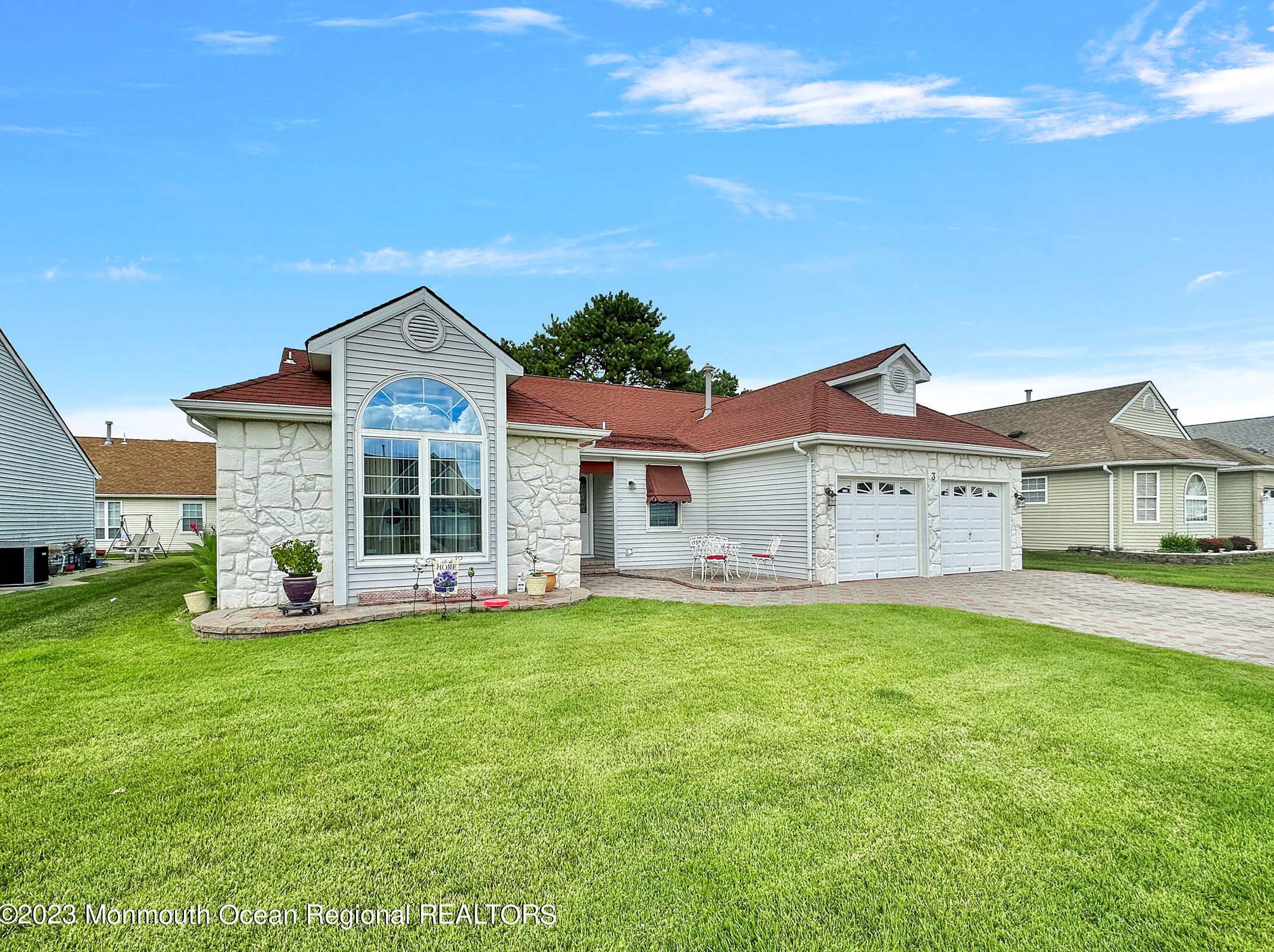 3 Sandhurst Ct, Toms River NJ  08757-6564 exterior