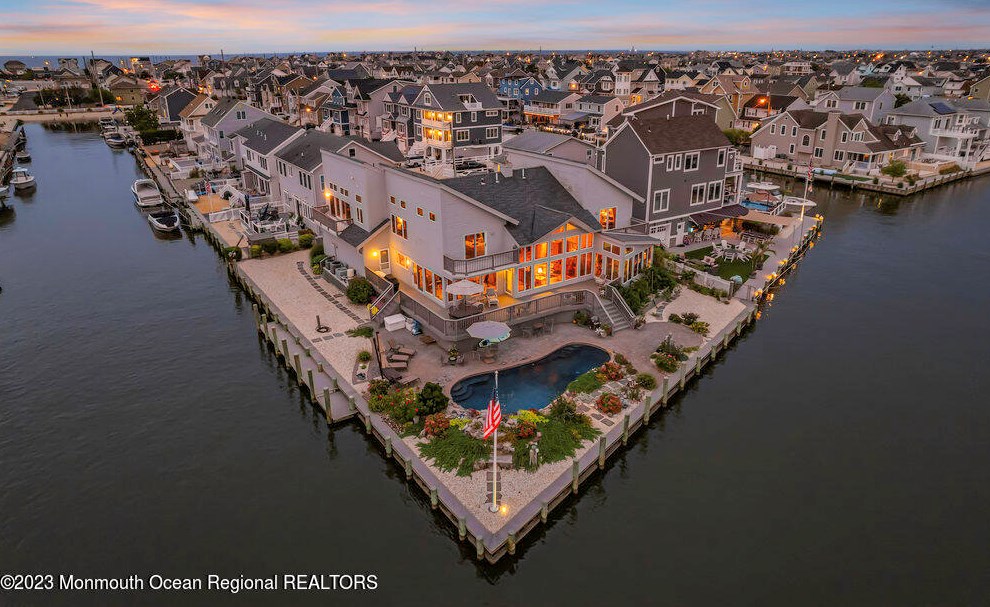 250 Silver Beach Rd, Lavallette, NJ 08735