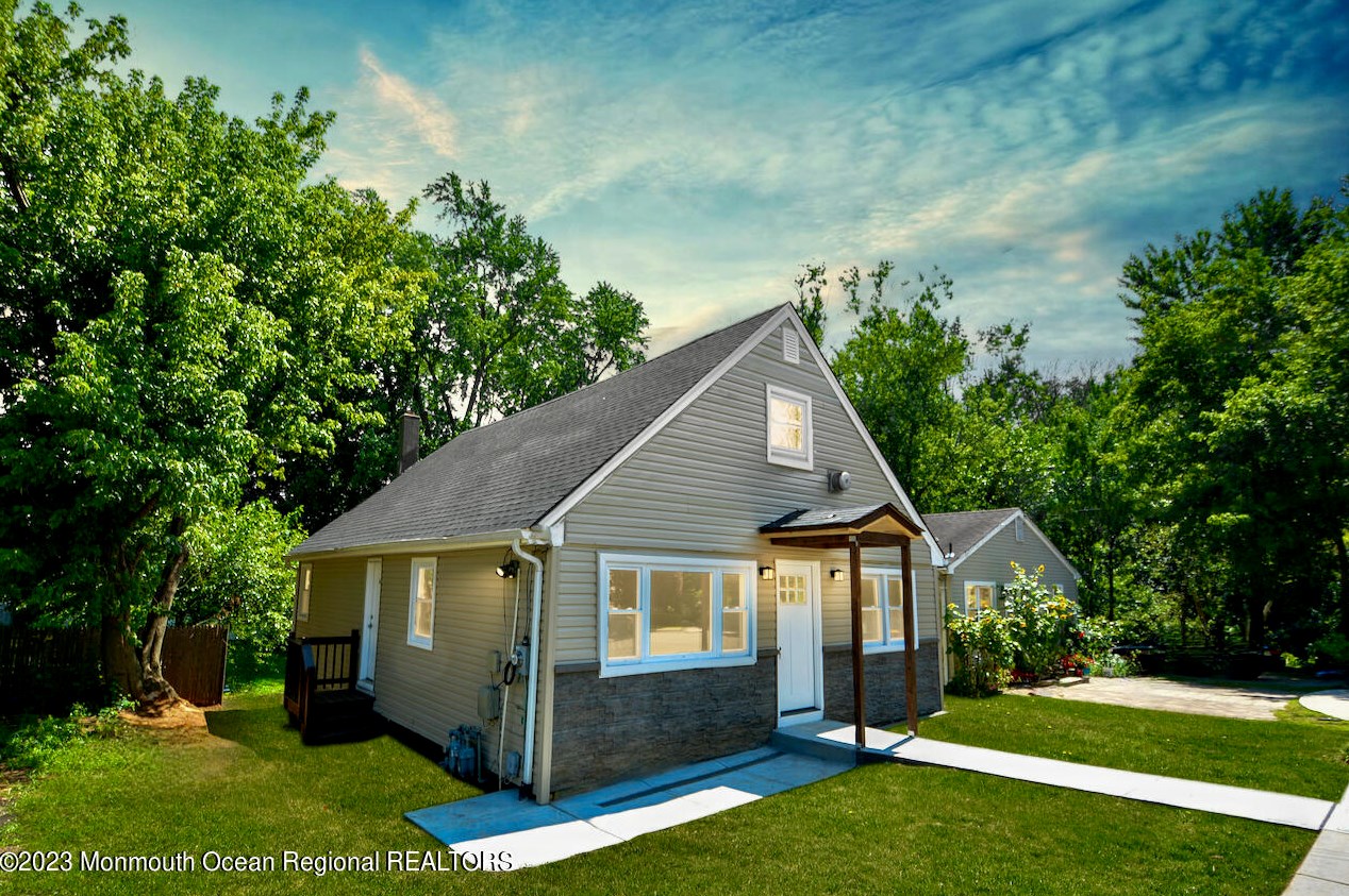 43 Parker St, East Freehold, NJ 07728