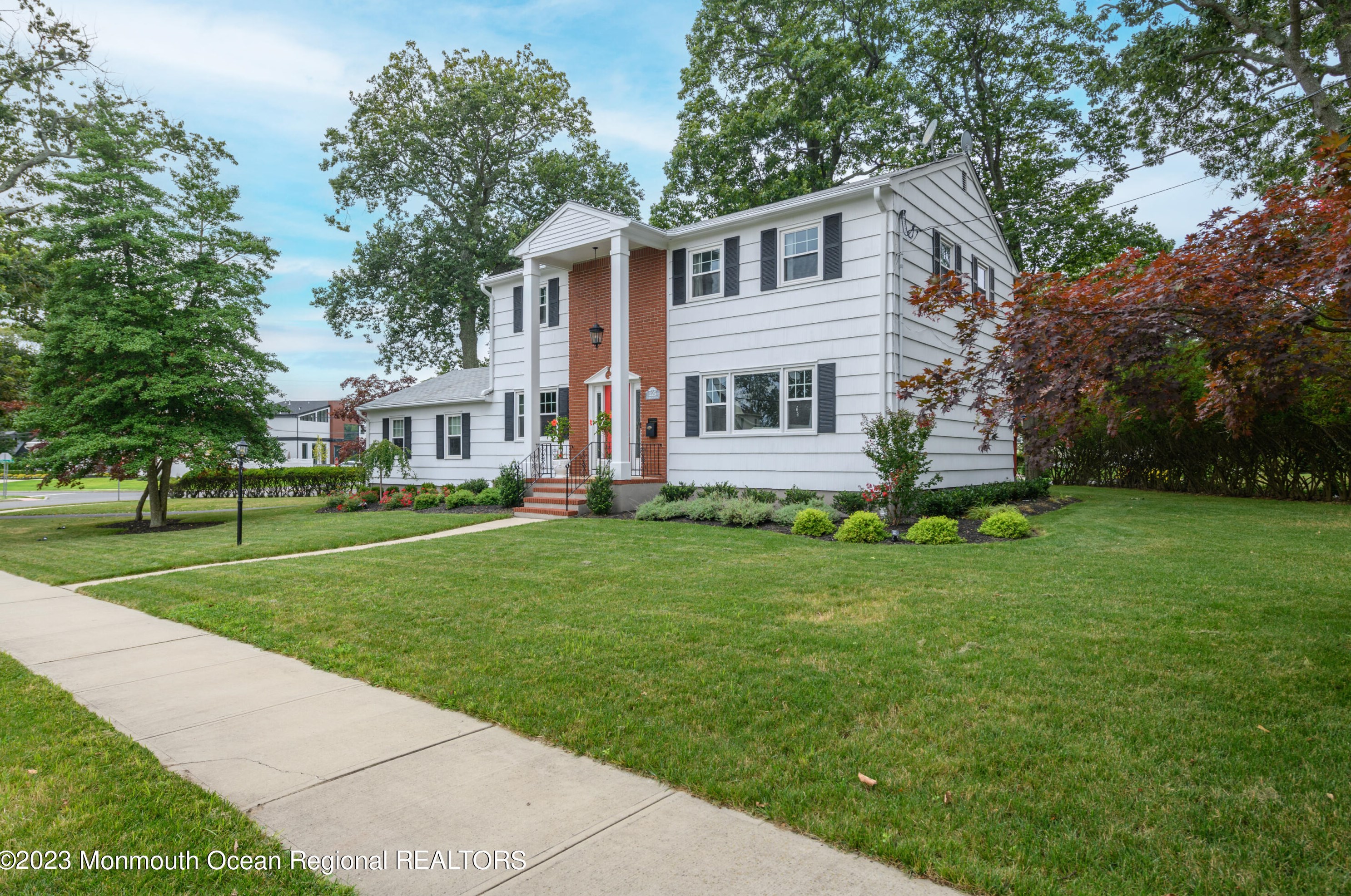 225 Elberon Blvd, Oakhurst, NJ 07755-1764