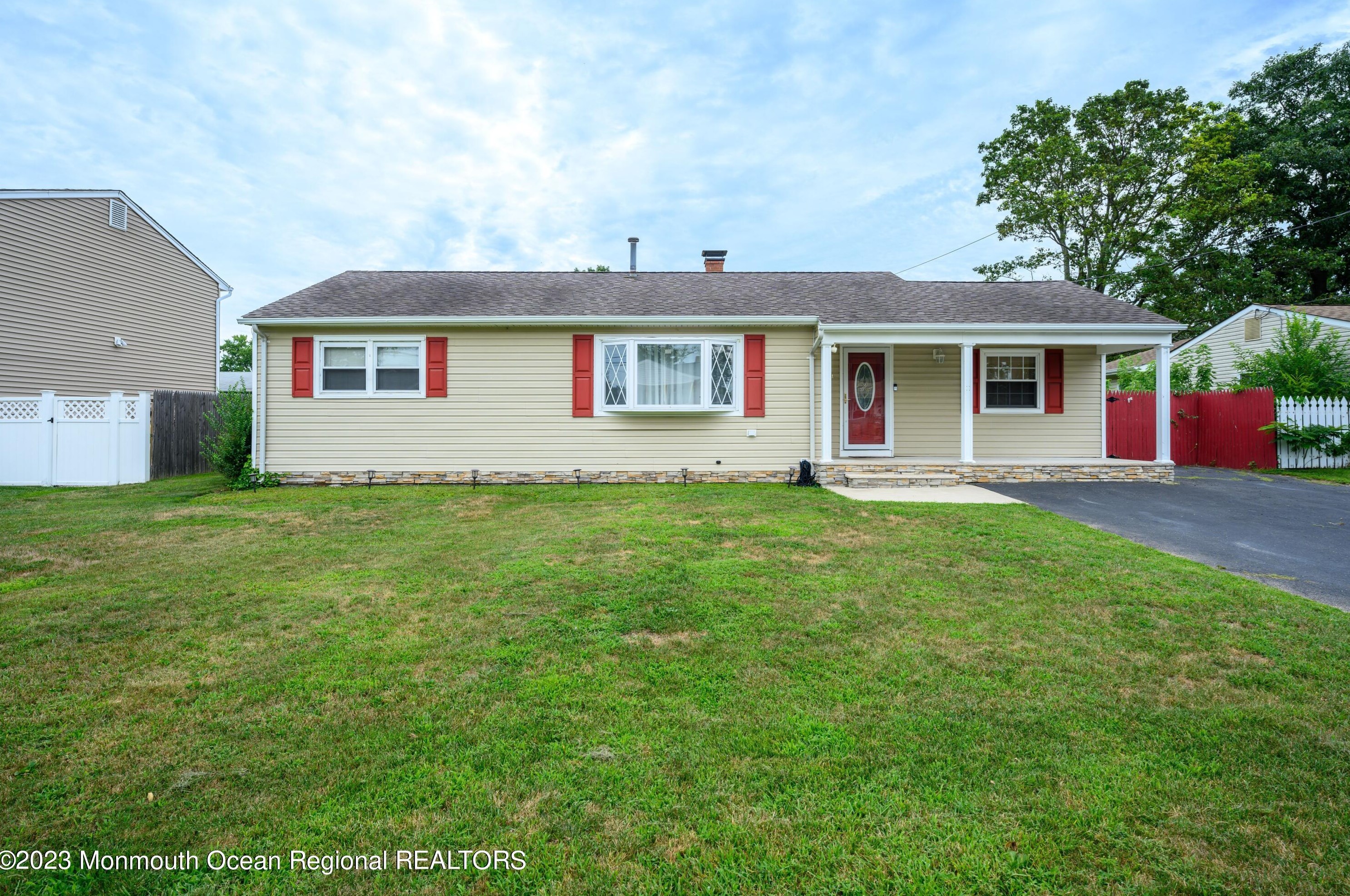 351 Spruce Dr, Bricktown, NJ 08723