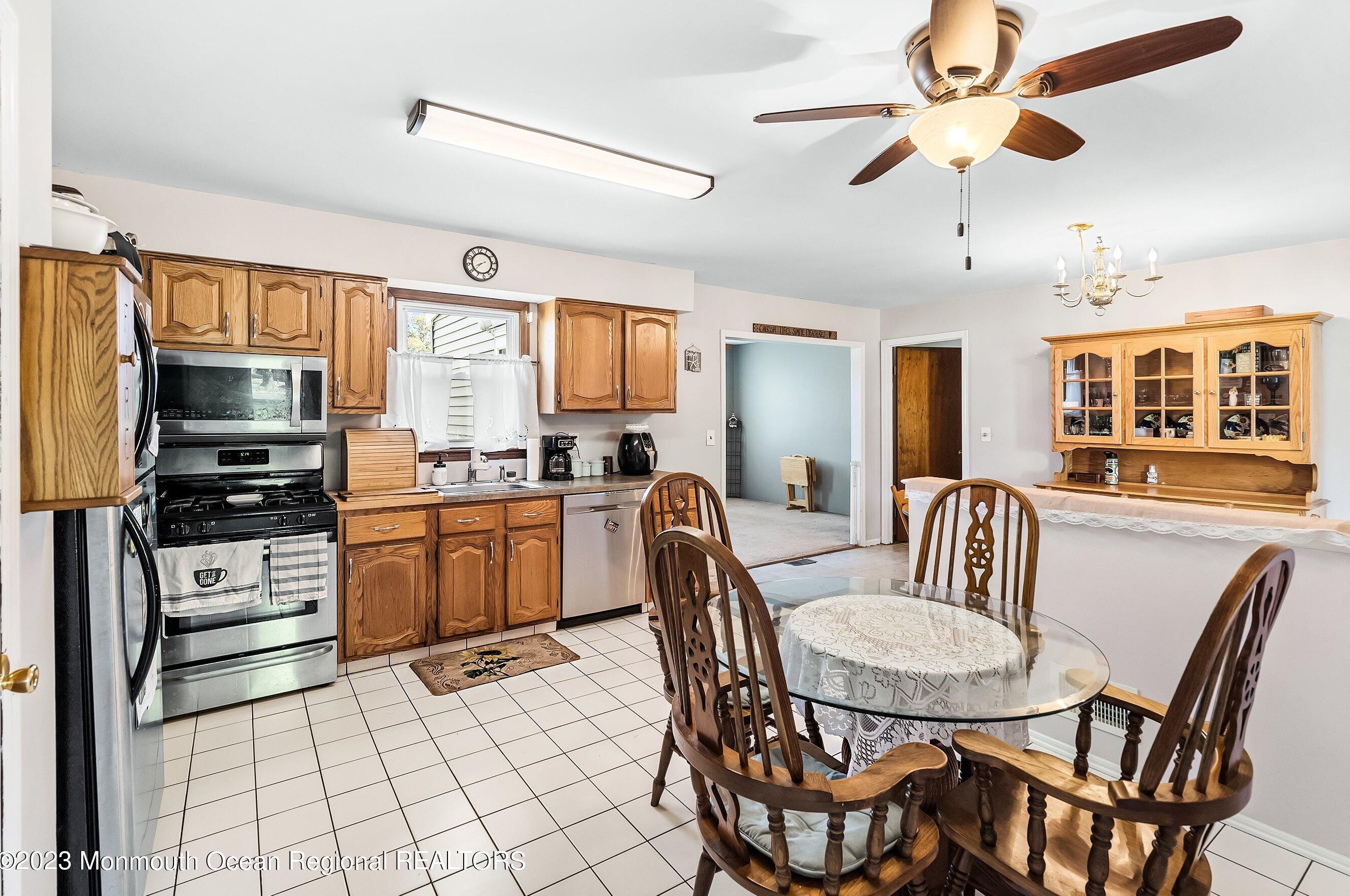 811 Apple Ct, Toms River NJ  08753-3742 exterior