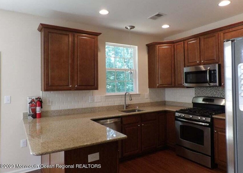 225 Chickadee Ct, East Freehold, NJ 07728