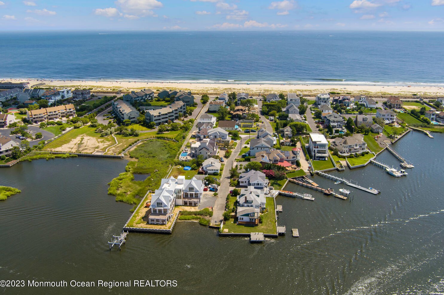 18 Riverview Rd, Monmouth Beach, NJ 07750-1214