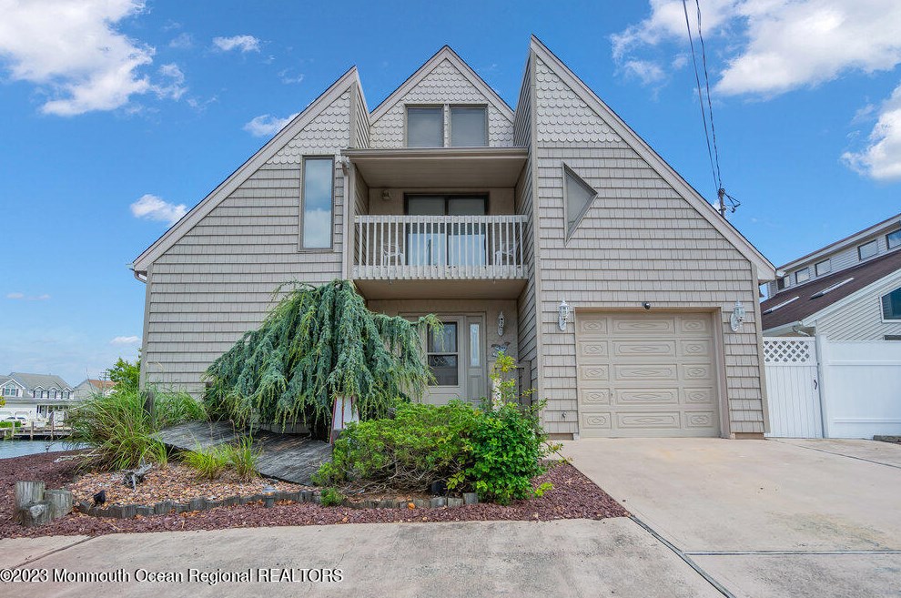 1 Clearwater Way, Toms River, NJ 08753-2011