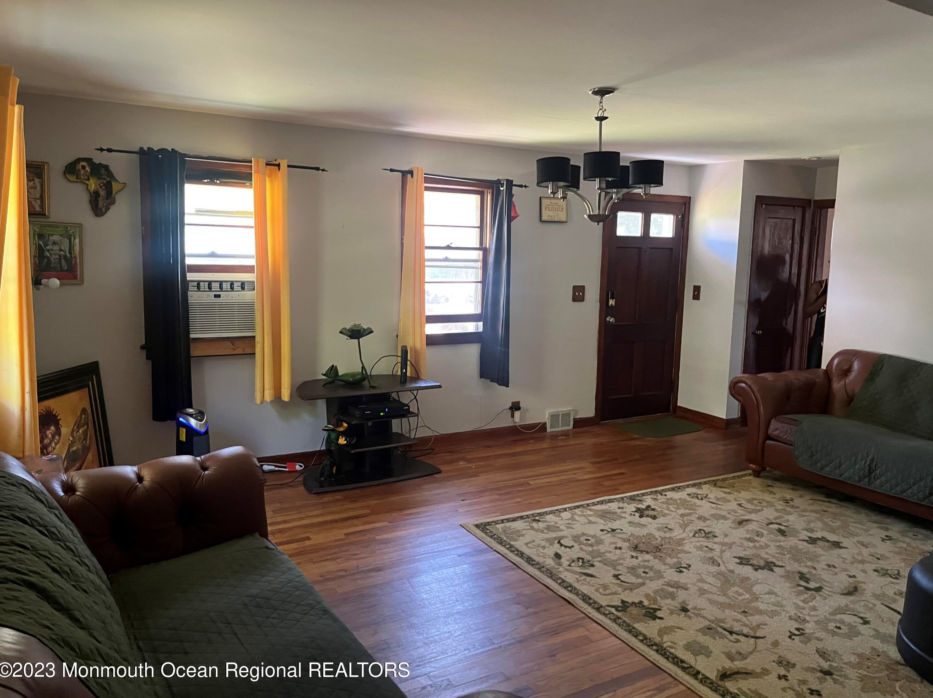 4 Griffin Pl, Tinton Falls, NJ 07712