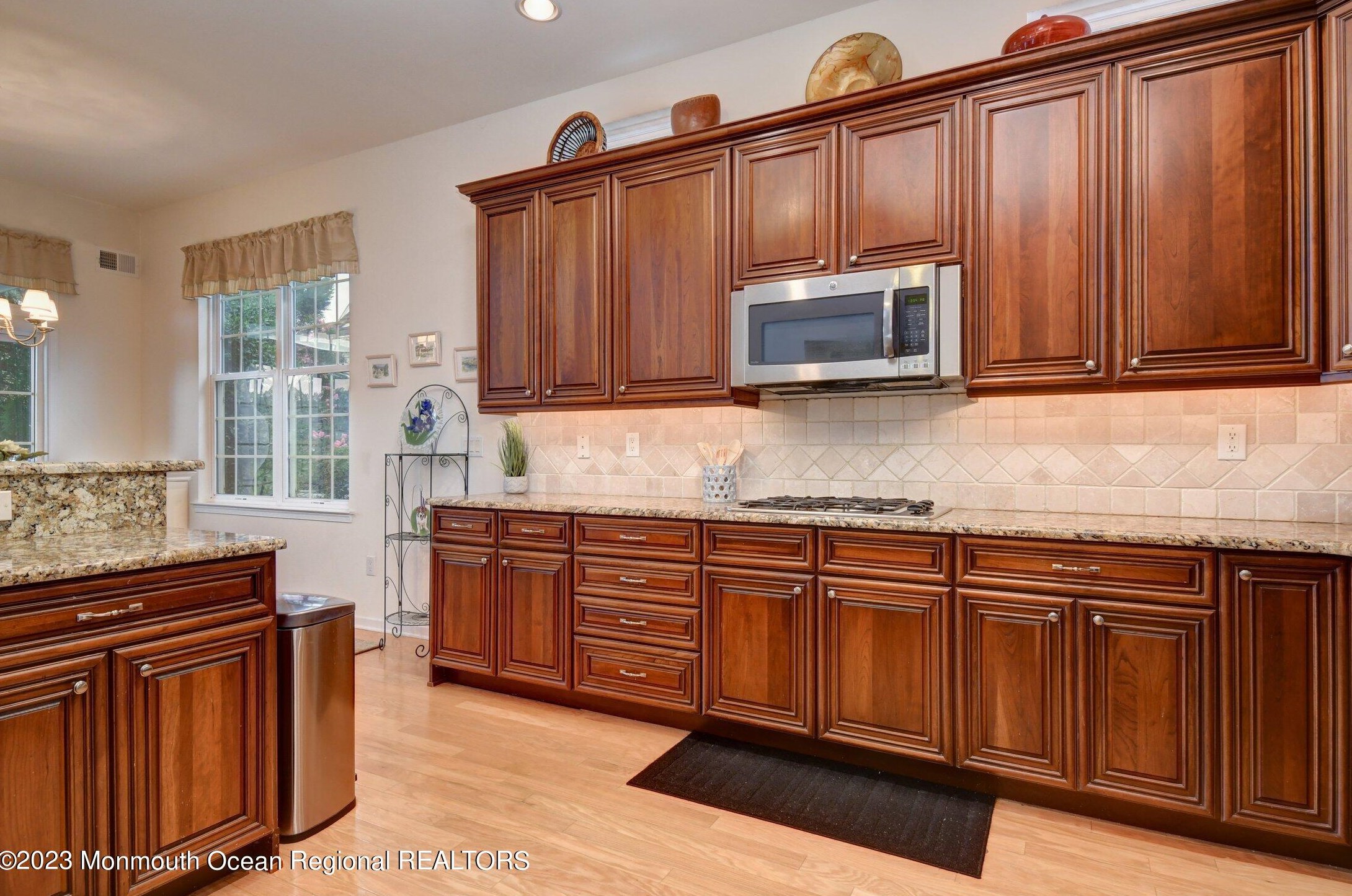 20 Carleton Dr, East Freehold, NJ 07728