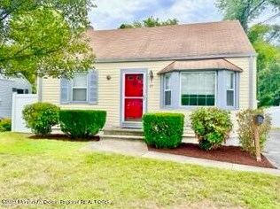 27 Fernhead Ave, Spotswood, NJ 08884