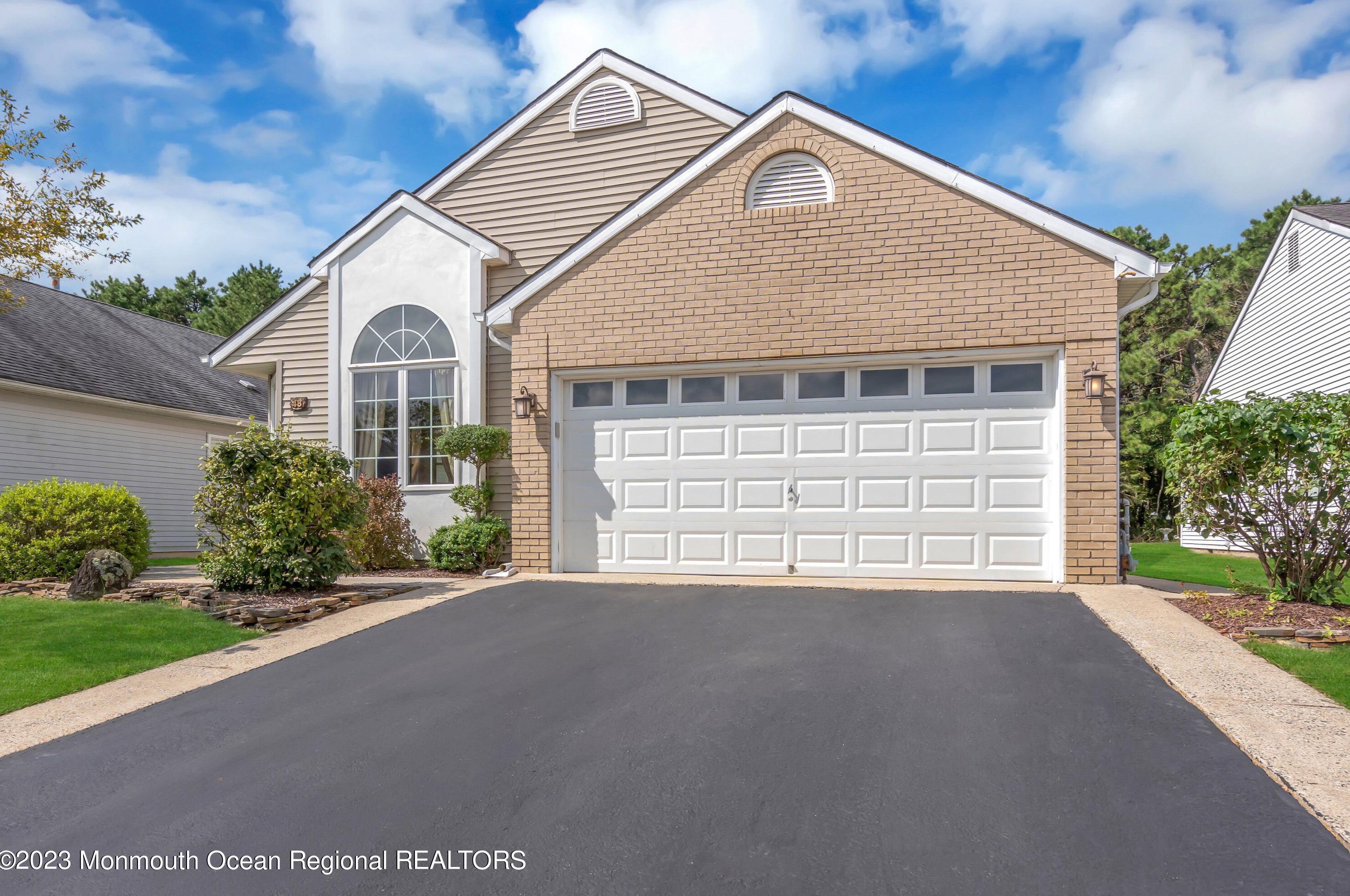 48 Canterbury Ln, Toms River, NJ 08757-6589