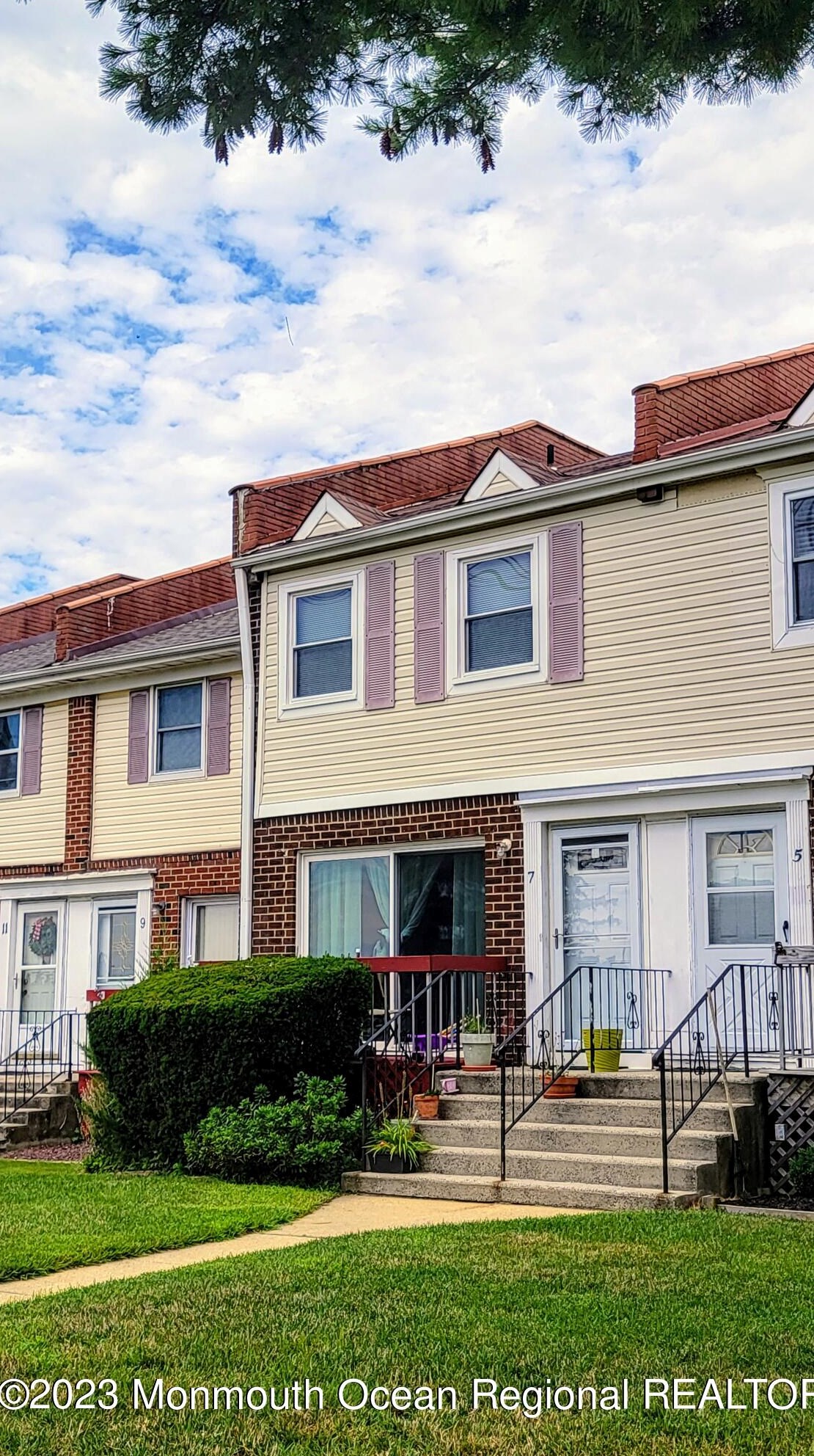 7 Primrose Ln, Bricktown, NJ 08724