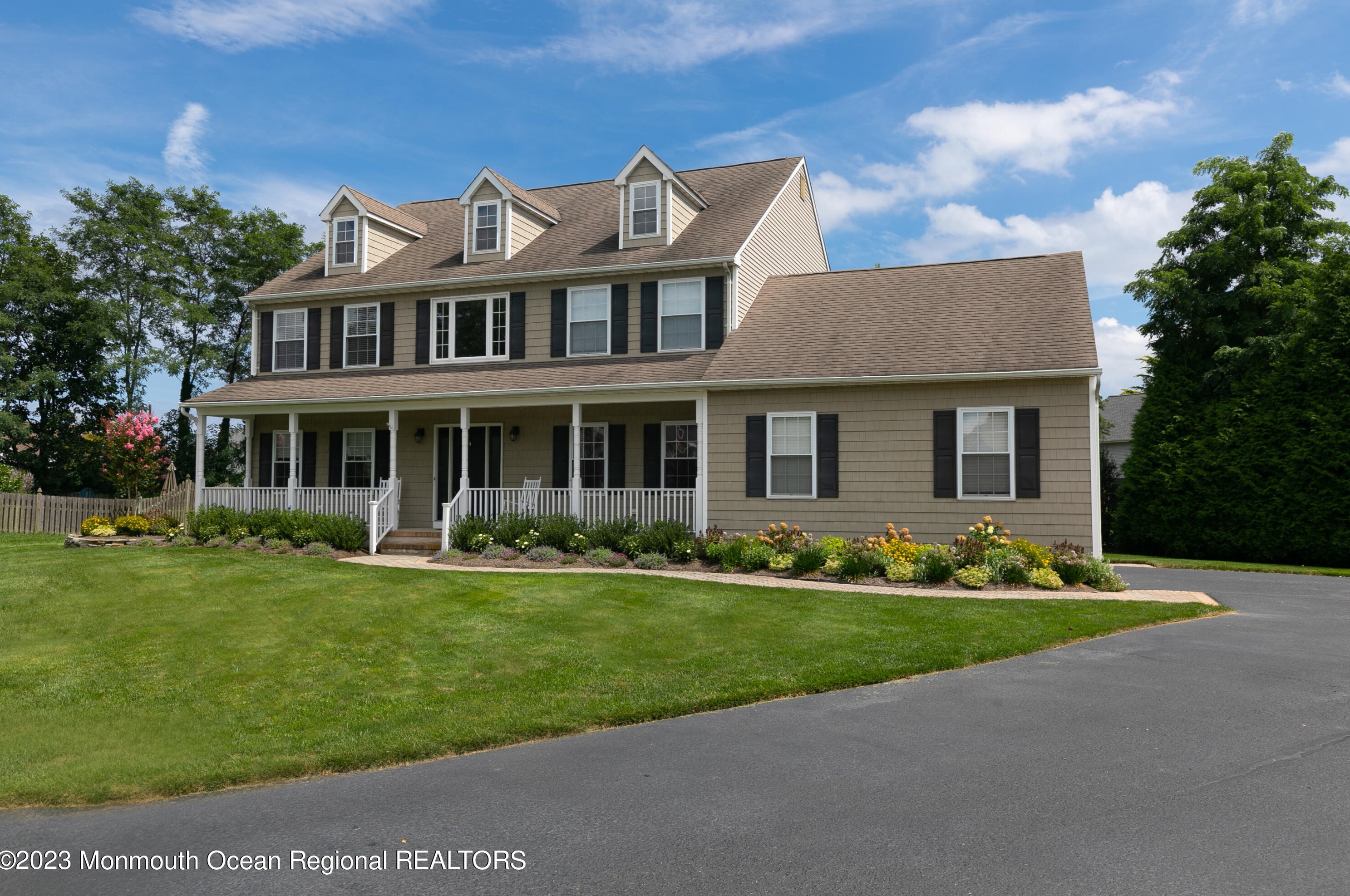 4 Zocco Ln, Oceanport, NJ 07757
