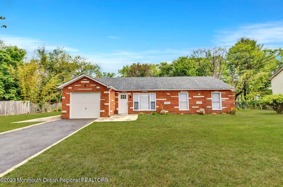 1242 Del Mar Rd, Lakewood, NJ 08701