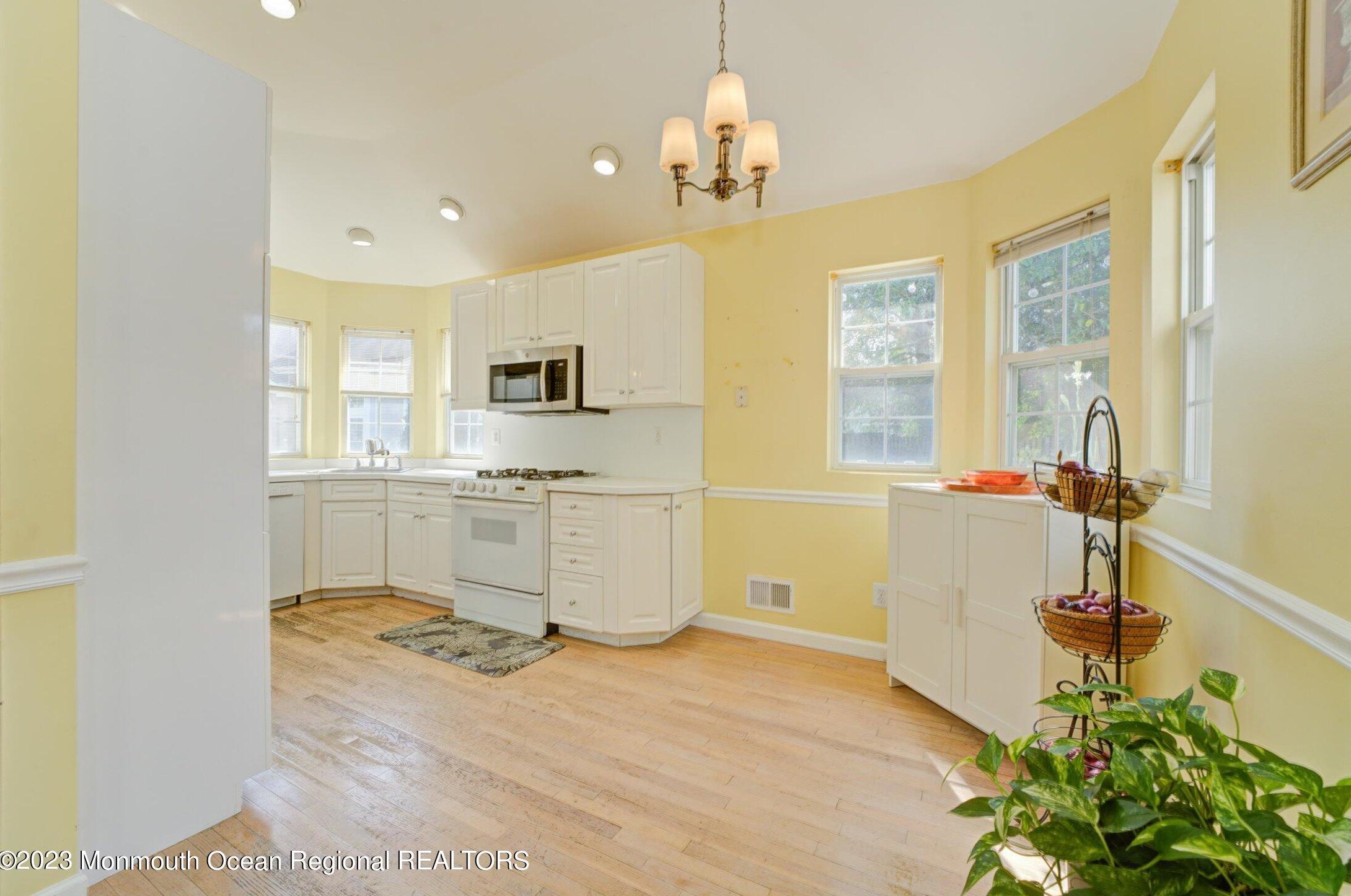 97 Kentucky Way, East Freehold NJ 07728-4653 exterior