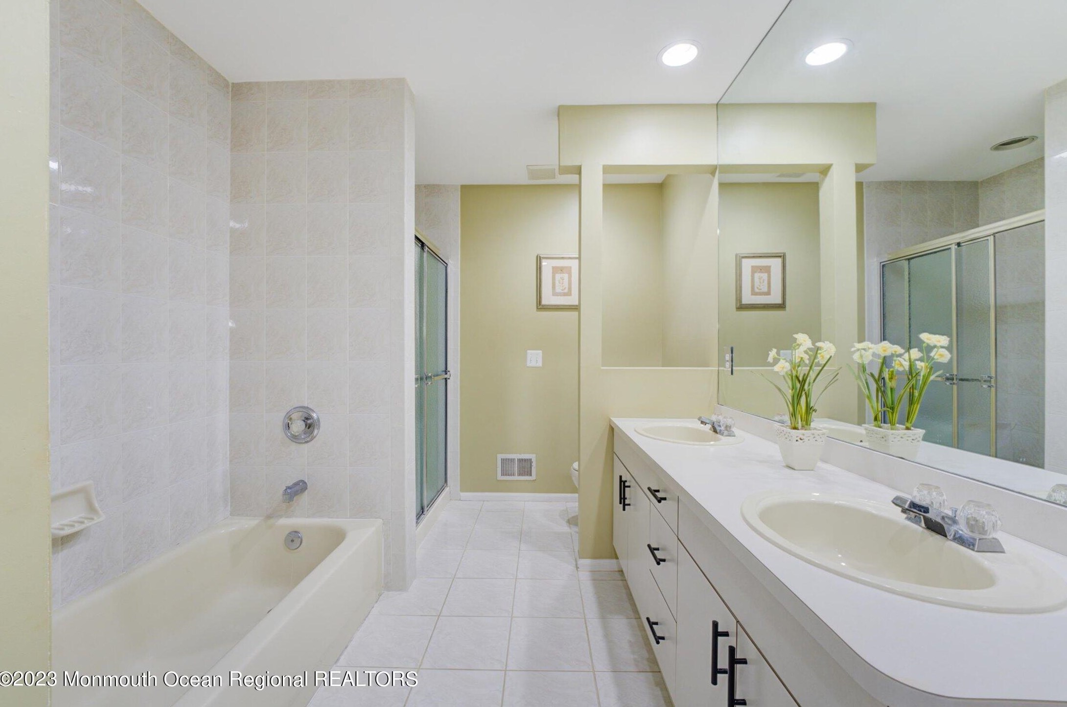 97 Kentucky Way, East Freehold NJ 07728-4653 exterior