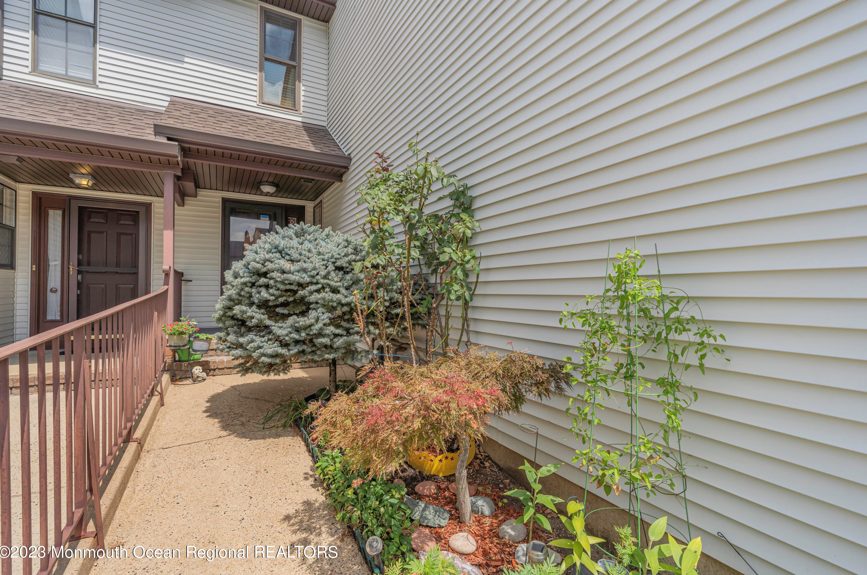 307 Longwood Dr, Millstone Township, NJ 07726-3858