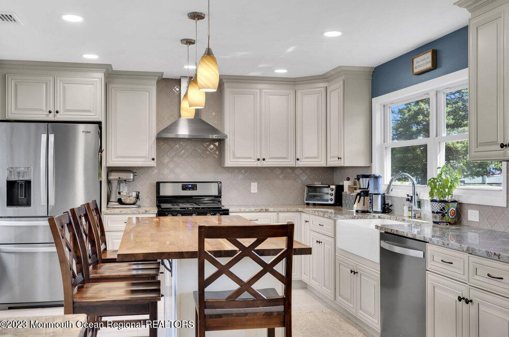 213 Central Ave, Island Heights, NJ 08732