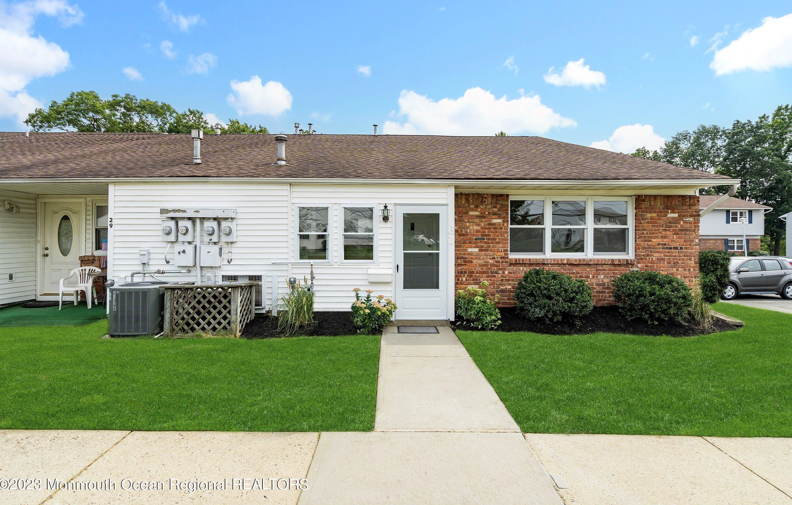 31 Galewood Dr, Matawan, NJ 07747-3634