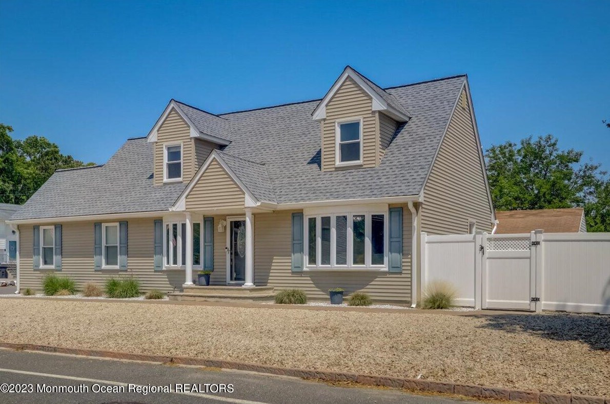 1 Pine Crest Dr, Toms River, NJ 08753