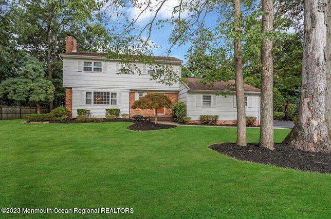 6 Monmouth Ct, Matawan, NJ 07747-3511