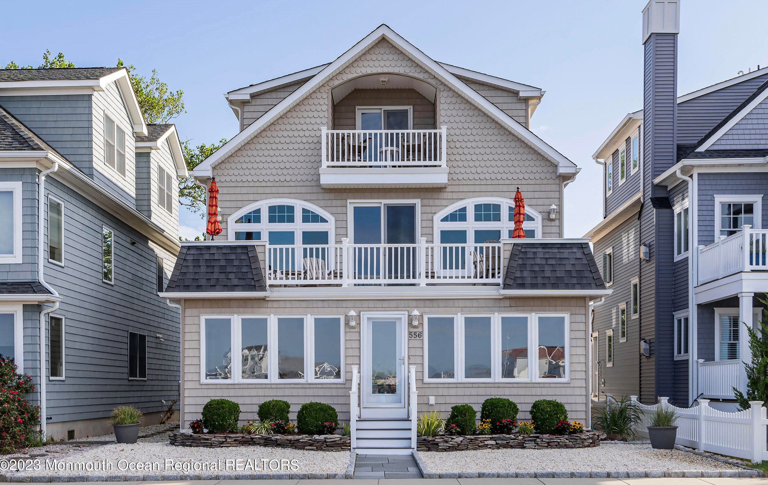 556 Riverside Dr, Wall Township, NJ 08736