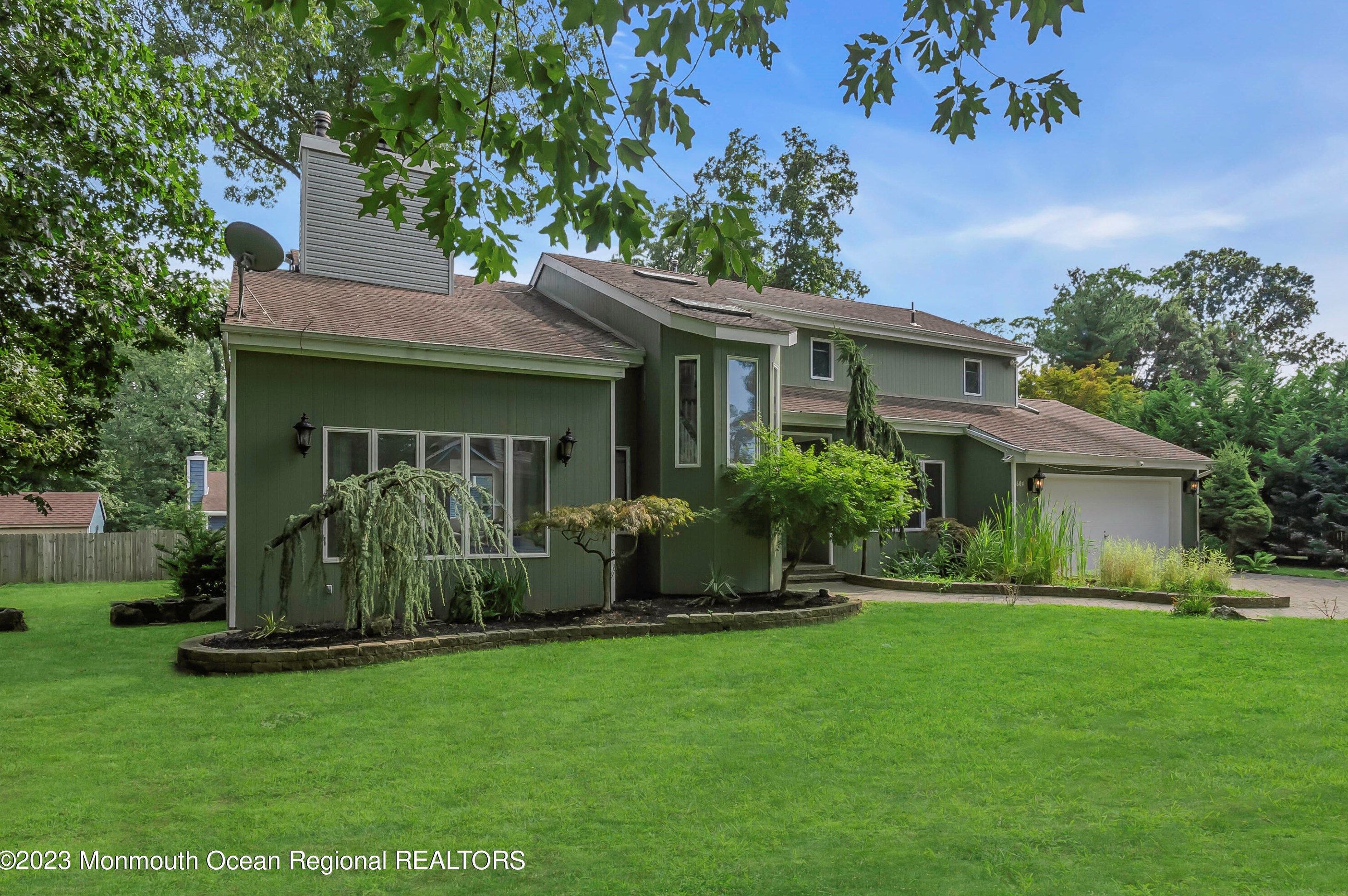 604 Van Note Pkwy, Oakhurst, NJ 07755