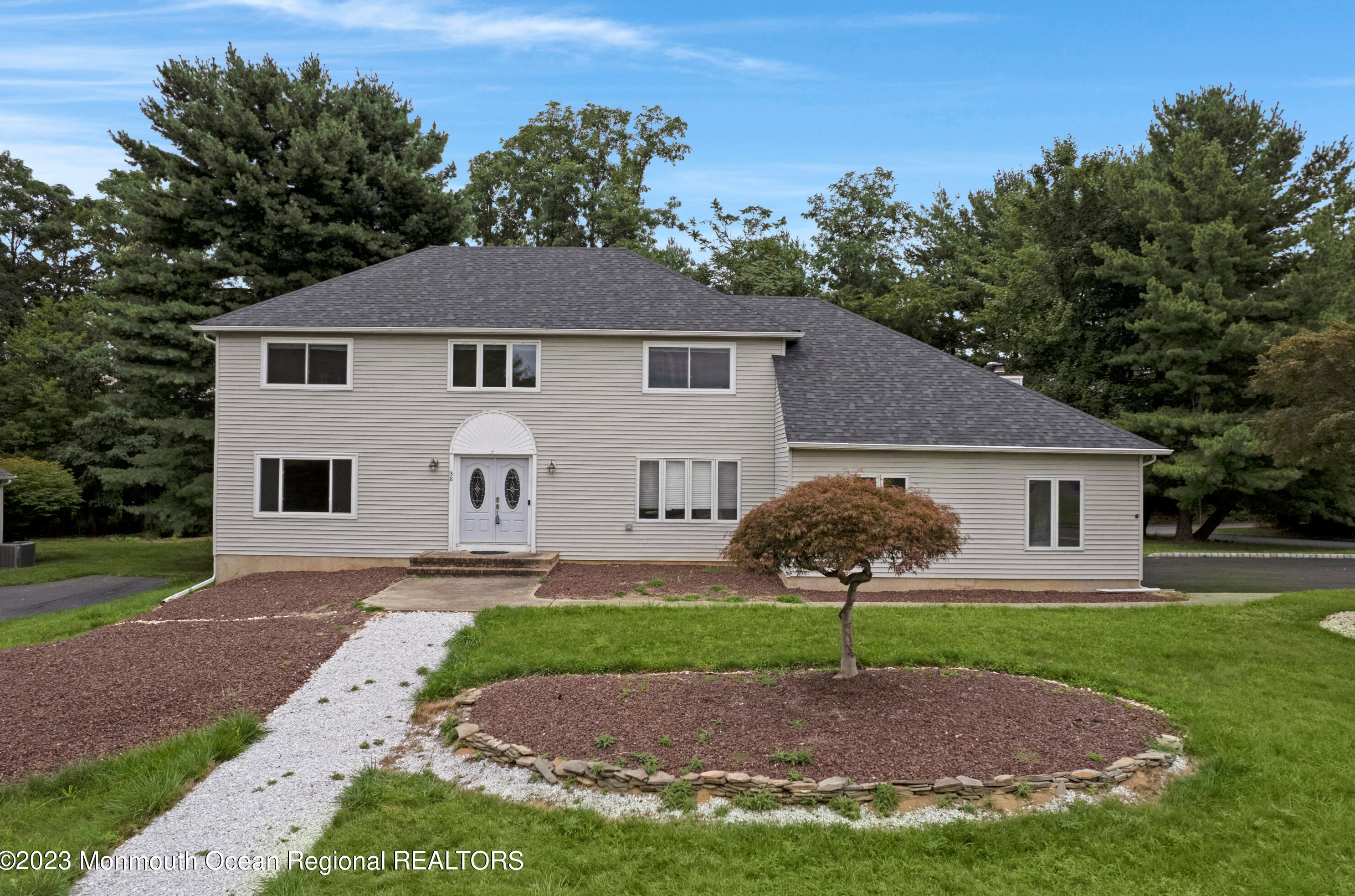 38 Knob Hill Rd, Morganville, NJ 07751