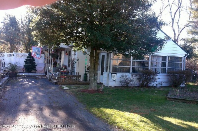 52 Monterey Cir, Lakewood, NJ 08701