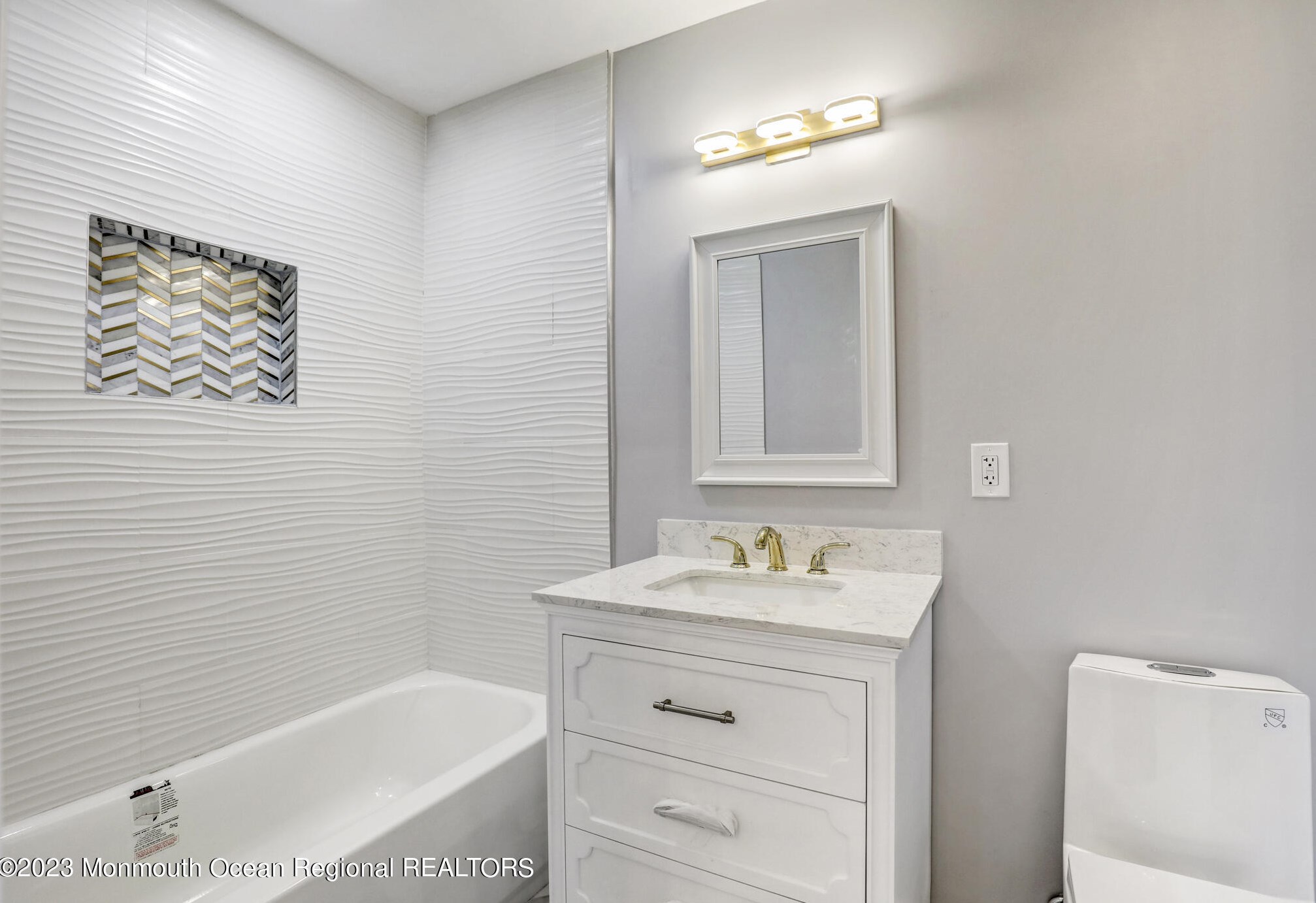 56 Sharon Ave, Edison NJ 08817-4517 exterior