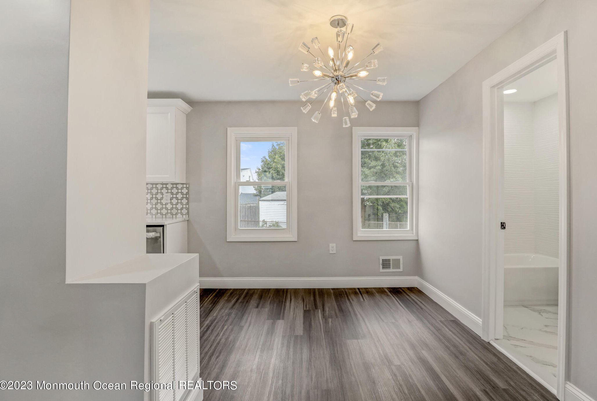 56 Sharon Ave, Edison NJ 08817-4517 exterior