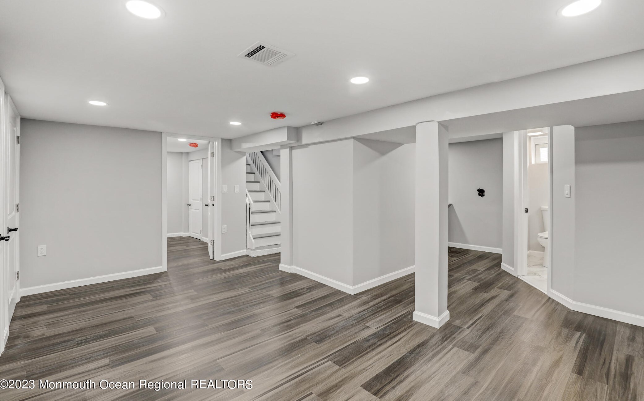 56 Sharon Ave, Edison NJ 08817-4517 exterior