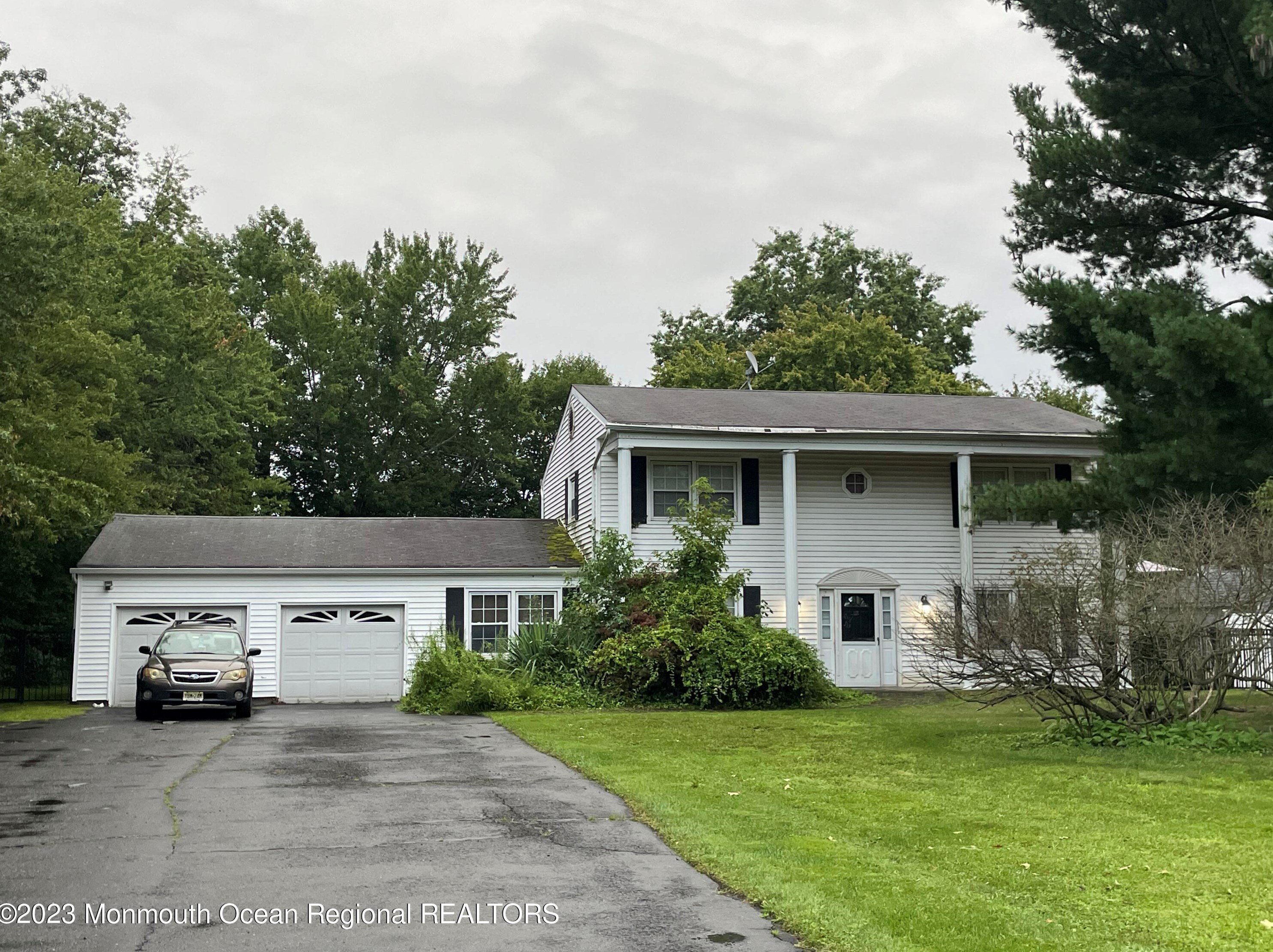 6 Georgetown Dr, Millstone Township, NJ 07726-3606